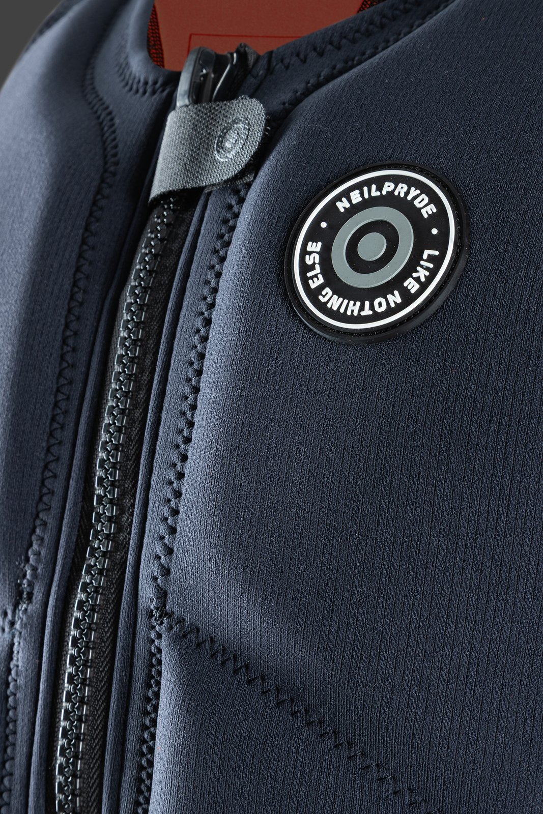 NeilPryde Combat Foil Impact FZ 2026 technikai védőmellény elülső cipzáras kialakítással és logózott részlettel