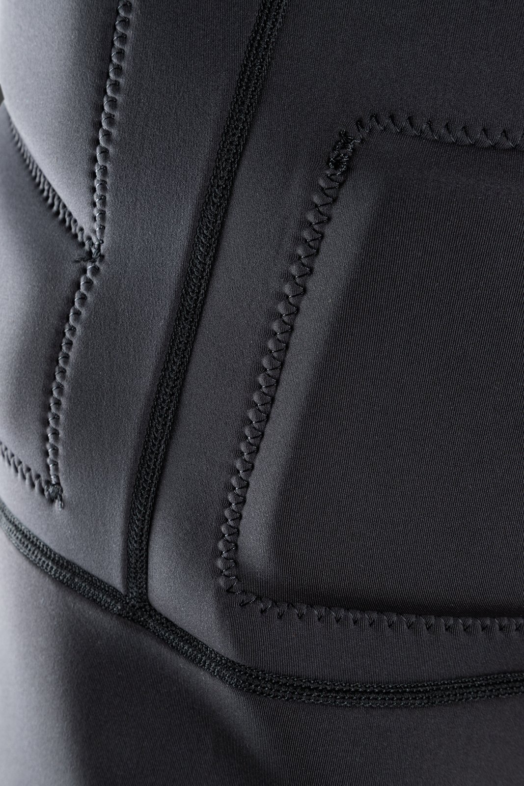 Combat Impact HS FZ 2026 beülőhöz tervezett védőmellény részlete, strapabíró párnázással és igényes varrással