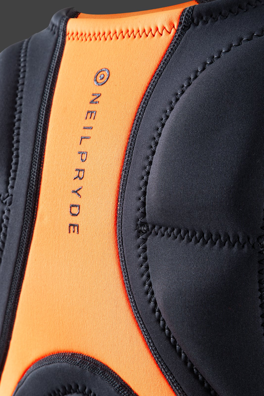 NeilPryde Combat Youth Foil Impact FZ 2026 védőmellény részlete narancssárga és fekete színben