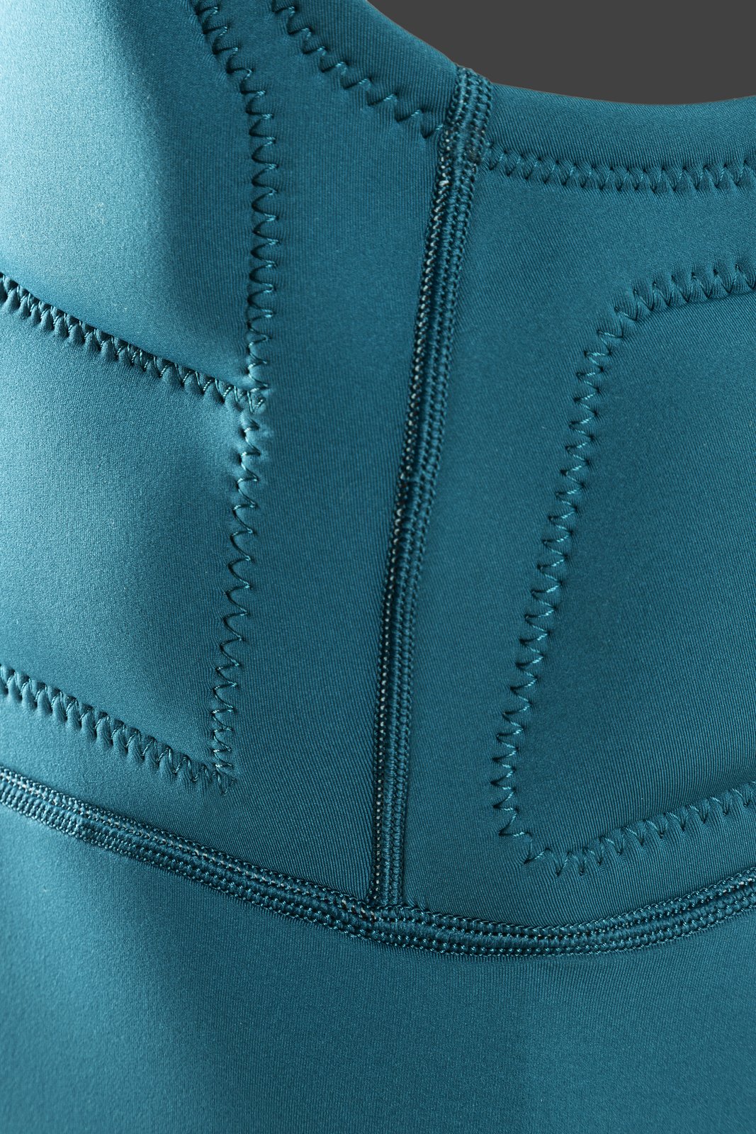 Combat Youth HS 2026 neoprén ruha anyagának és varrásának részlete