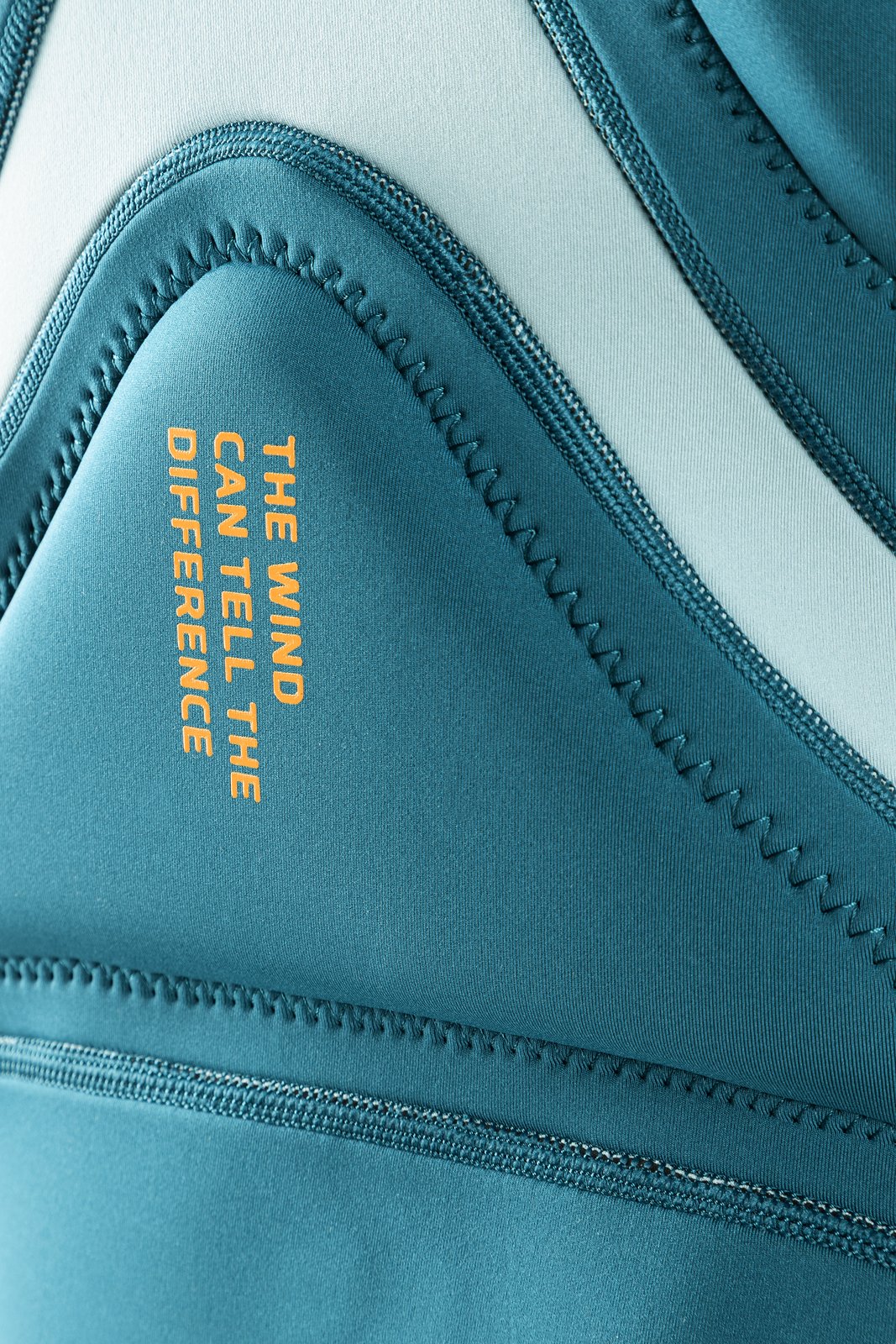 NeilPryde Combat Youth HS 2026 szörfruha neoprén anyagának és varrásának részlete