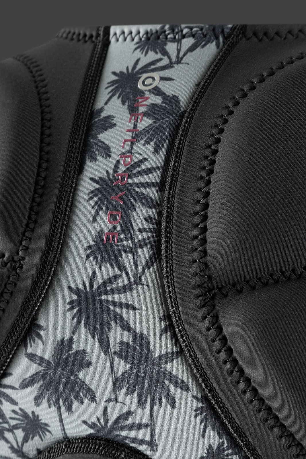 NeilPryde Storm Impact HS FZ 2026 neopren mellény pálmafás mintás részlete