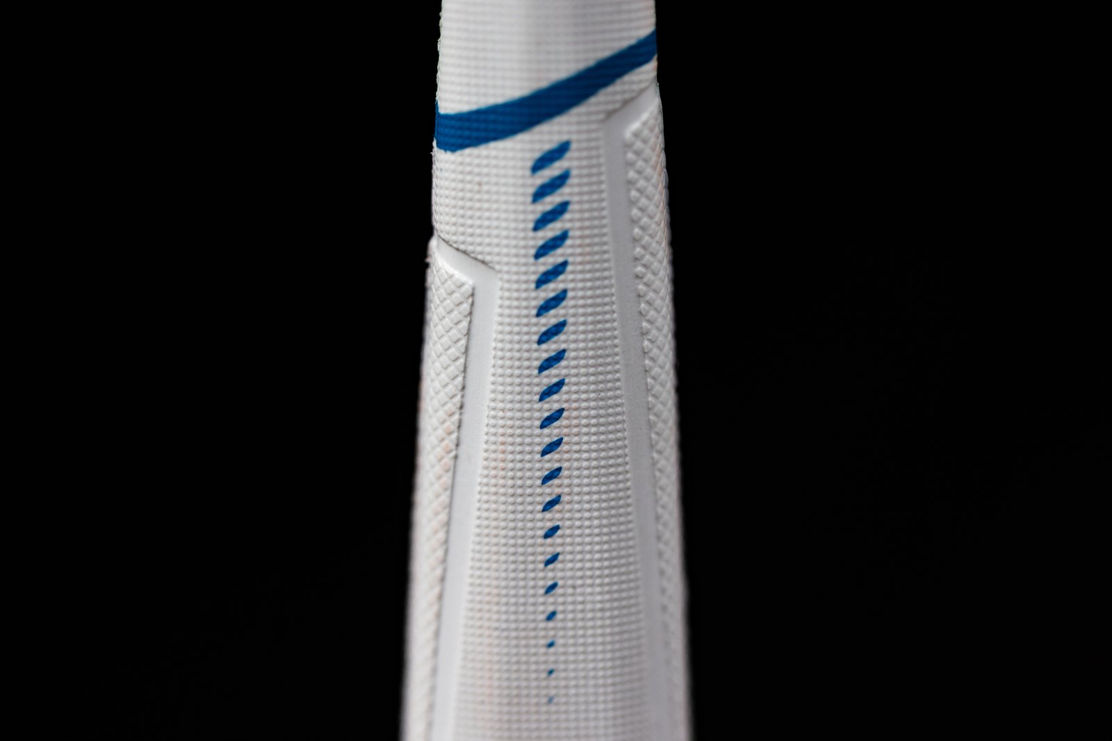 A Cabrinha Unify 2026 kiteboarding irányítórendszer csúszásgátló markolatának részlete közelről