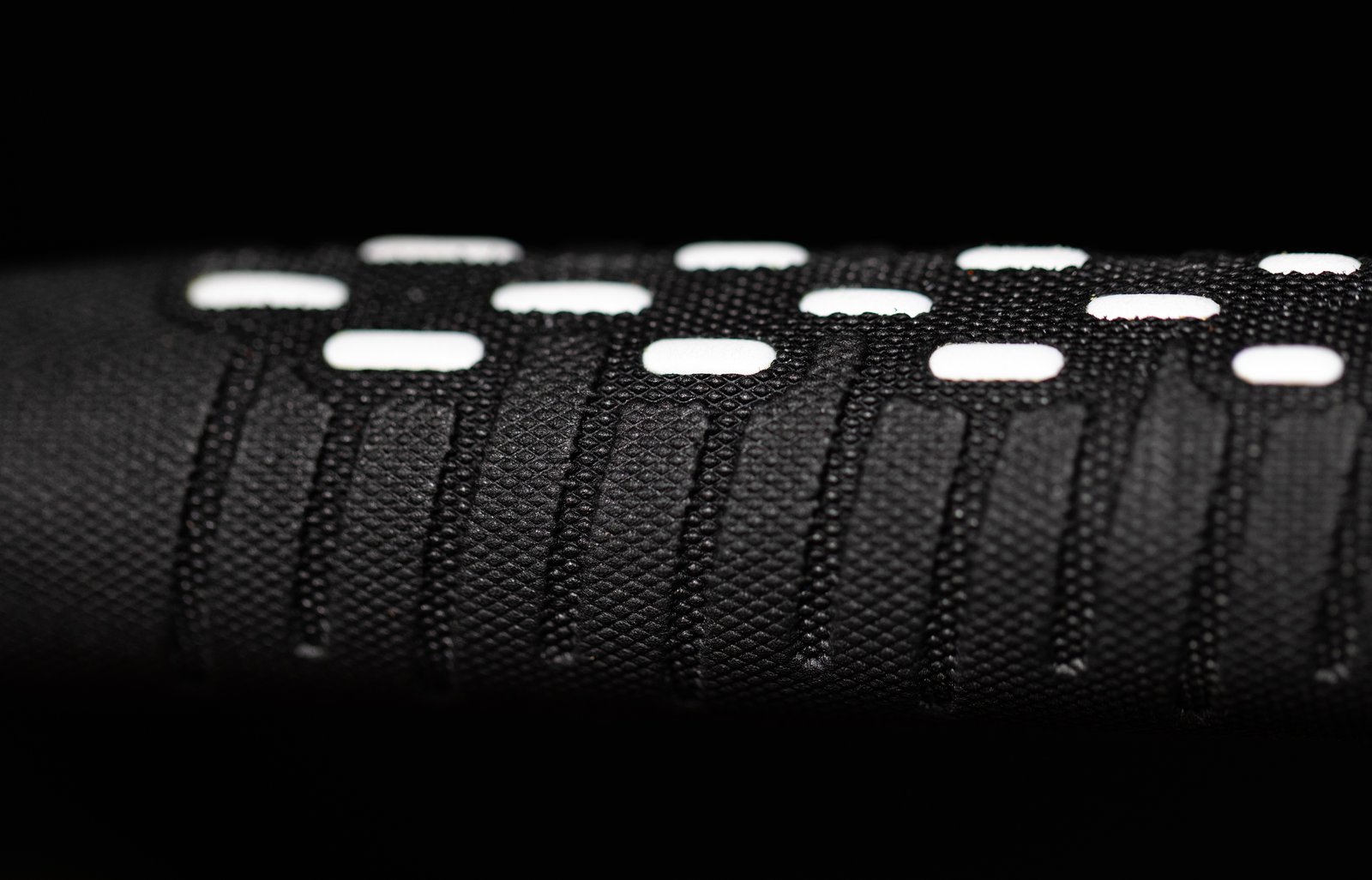 A Cabrinha Unify 2026 kite control bar kényelmes, csúszásgátló markolata közelről