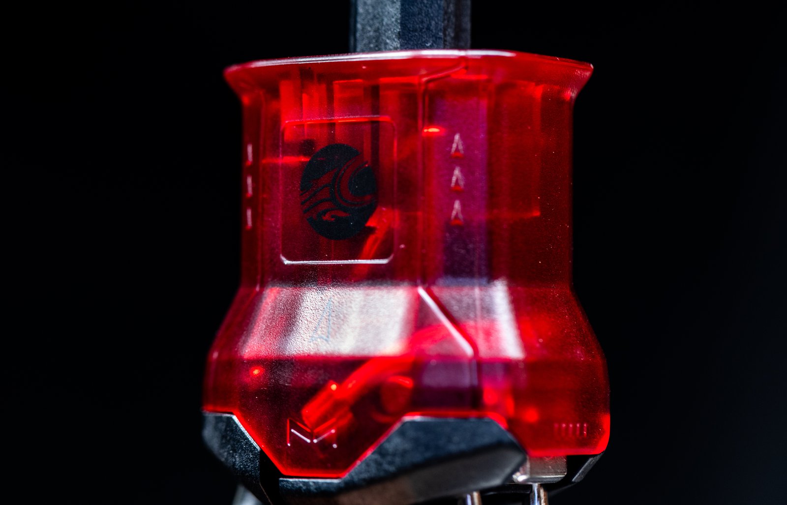 Cabrinha Unify 2026 kite control rendszer piros quick release kioldó szerkezete közelről