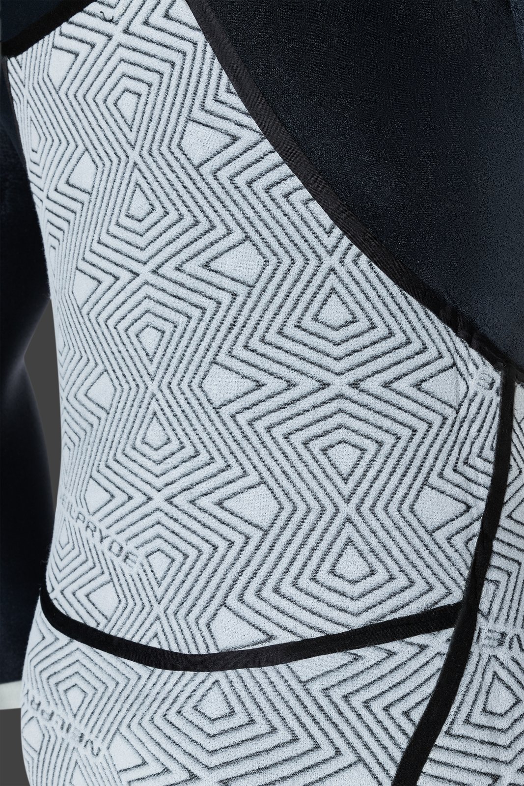 NeilPryde Combat 6/5 FZ téli szörfruha G3 Armor Skin felület és Tech Zag bélés részlete