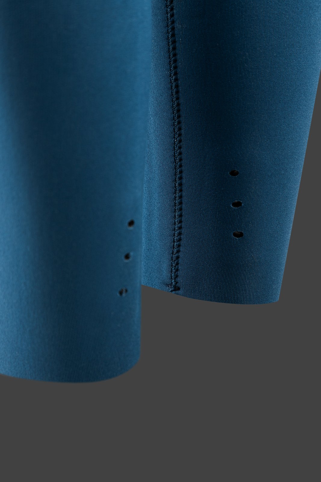 Dolphin Youth 5/4 GBS BZ 2025 gyerek neoprén ruha vízelvezető nyílásokkal a lábszárrészen