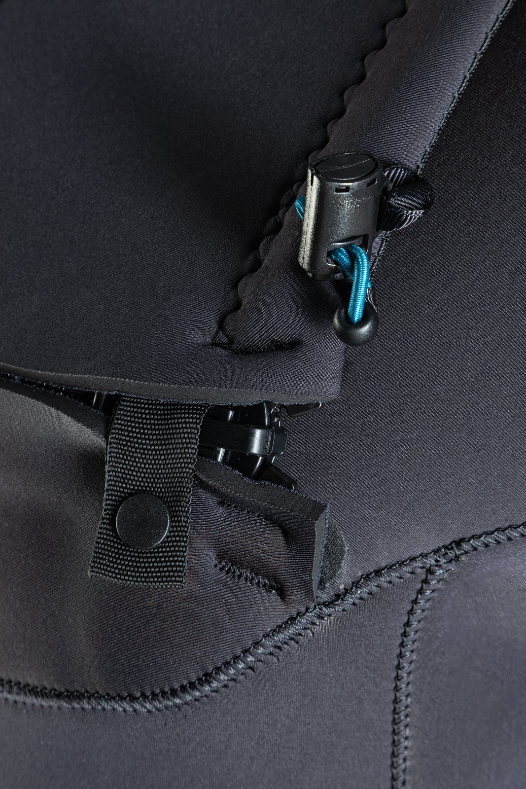 Mission 5/4 Fullsuit GBS FZ 2026 neopren ruha front zip cipzár és rögzítő részlete