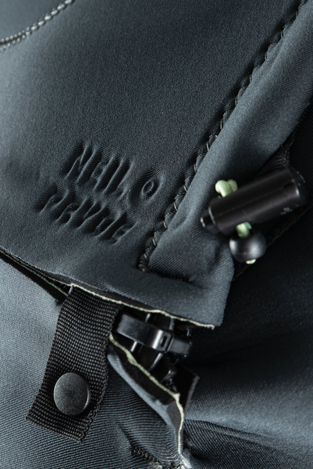 NeilPryde Mission Eco 5/4 2026 szörfruha front zip rendszerének közeli részlete