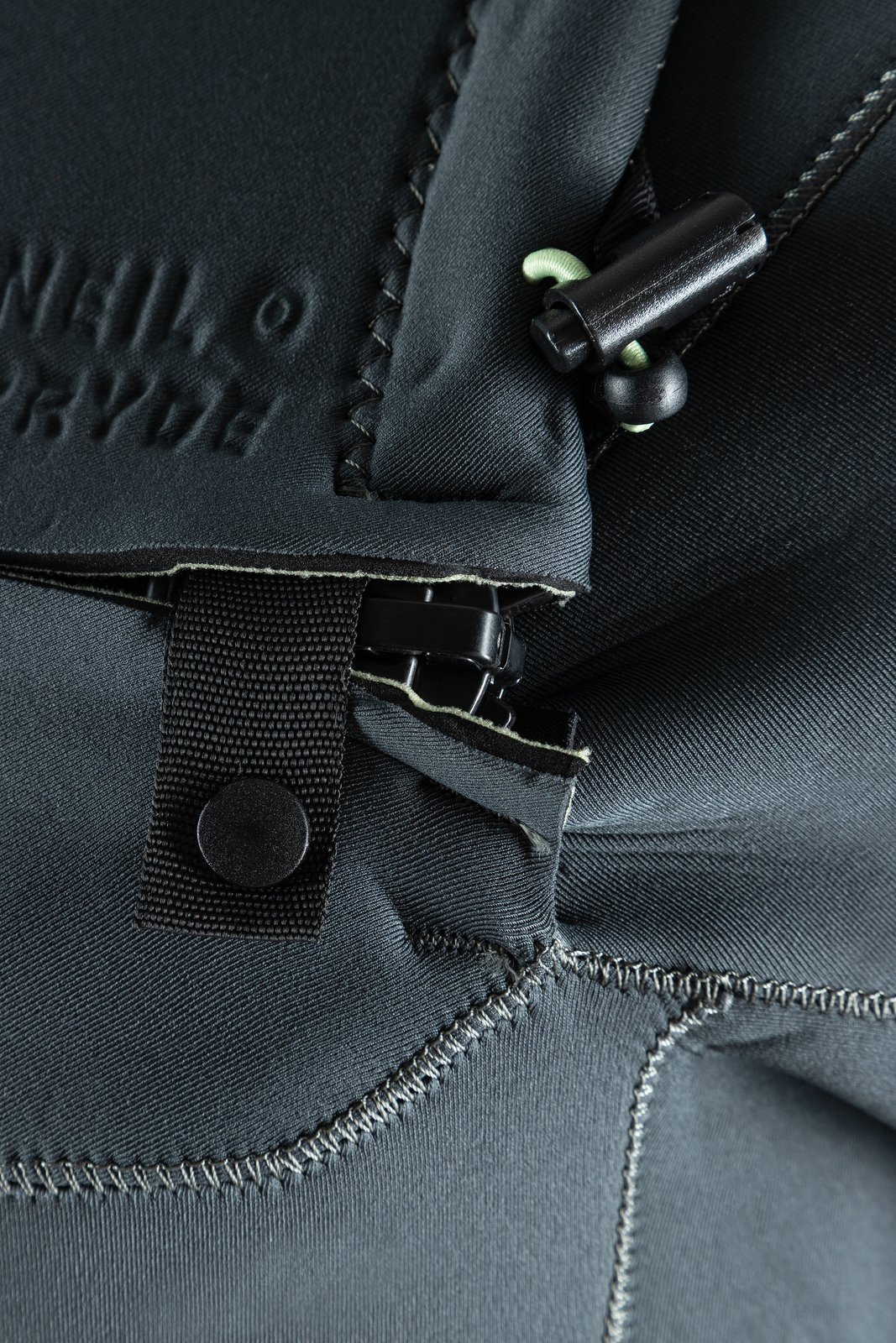 NeilPryde Mission Eco 5/4 FS GBS front zip kialakítása és zárrendszerének részlete