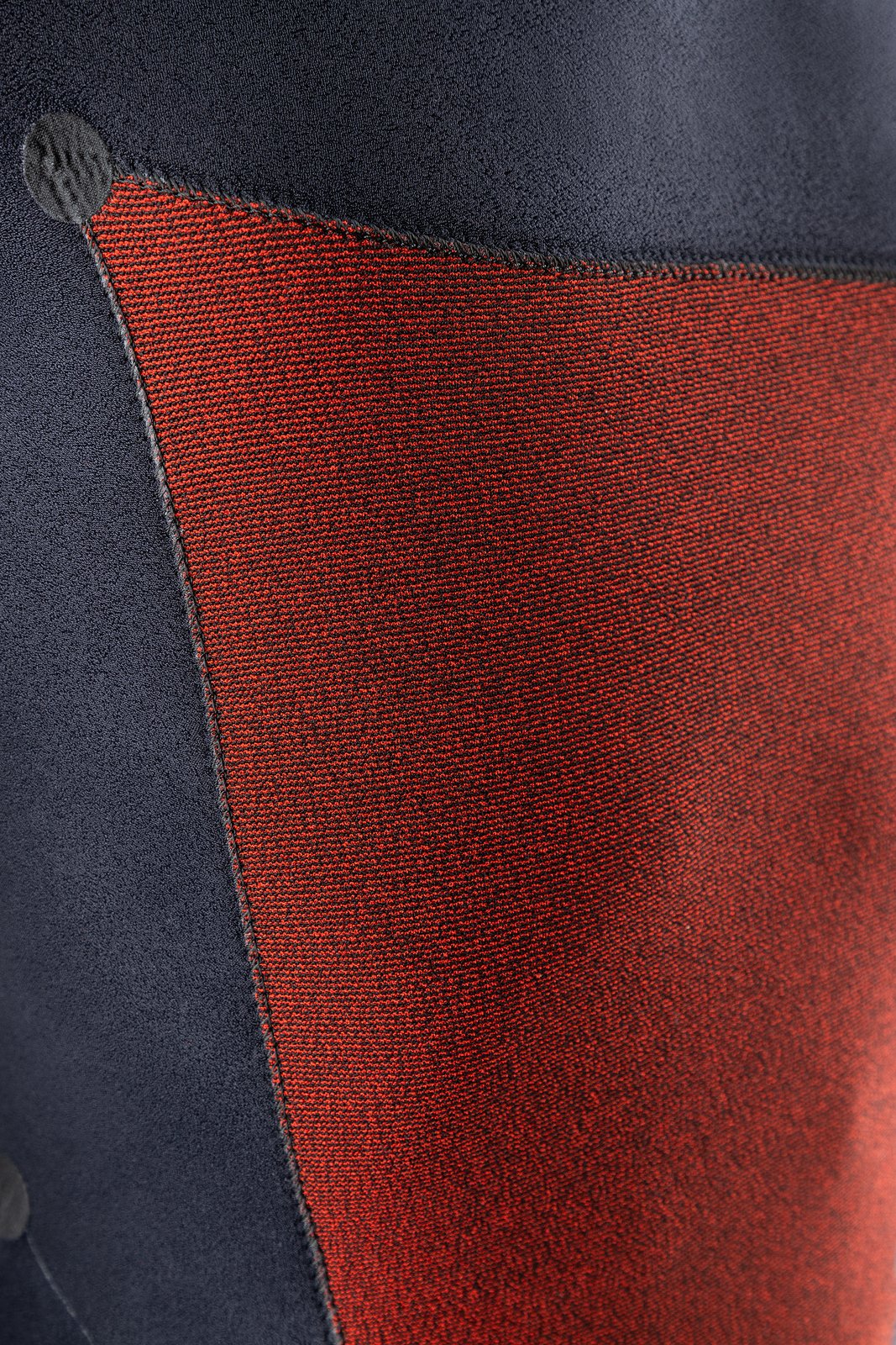 NP Nexus 5/4 BZ 2026 neoprén ruha rugalmas paneljeinek és anyaghasználatának közeli képe