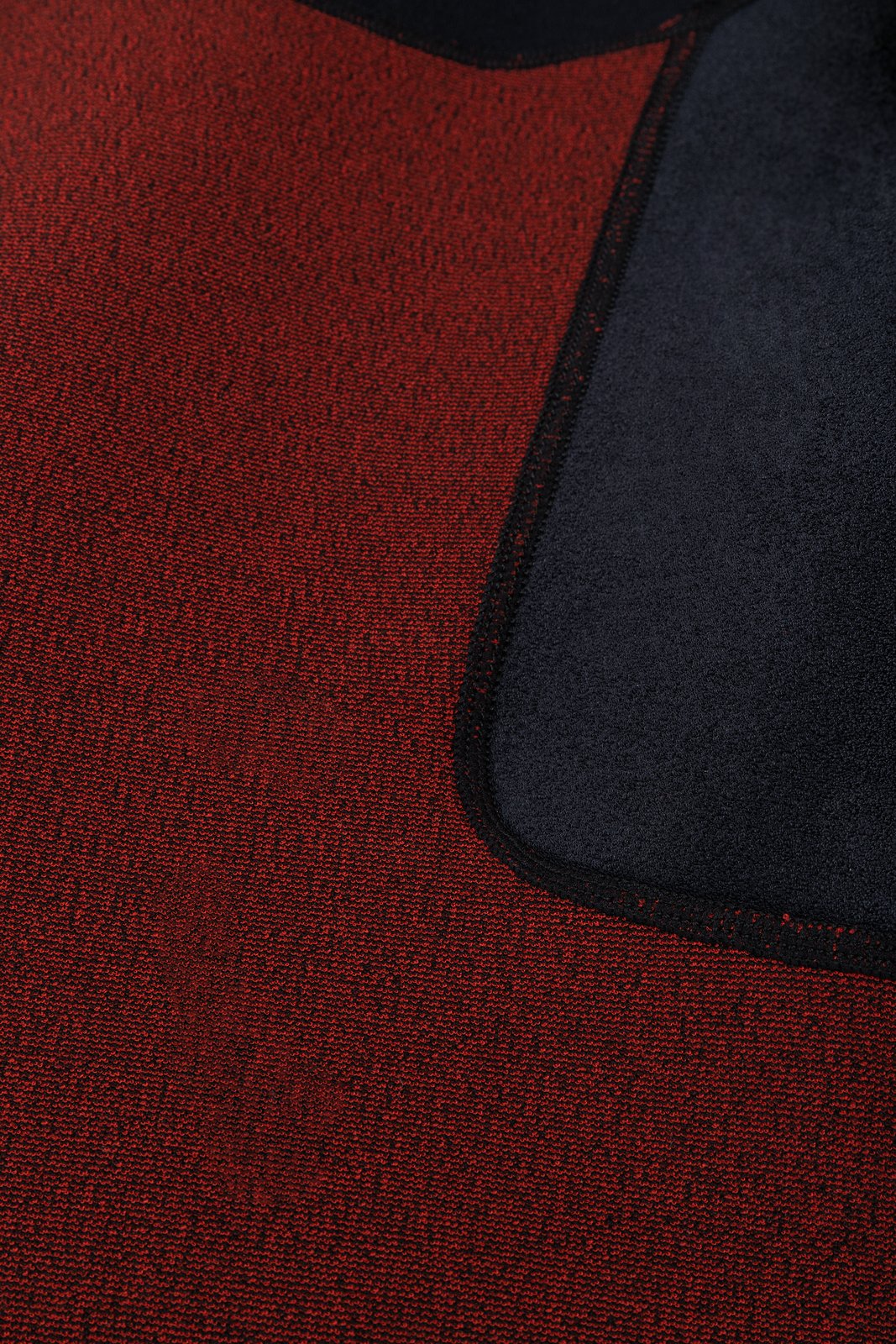 Rental Fullsuit 5/4/3 BZ 2026 neoprén ruha anyagának textúrája és varrása