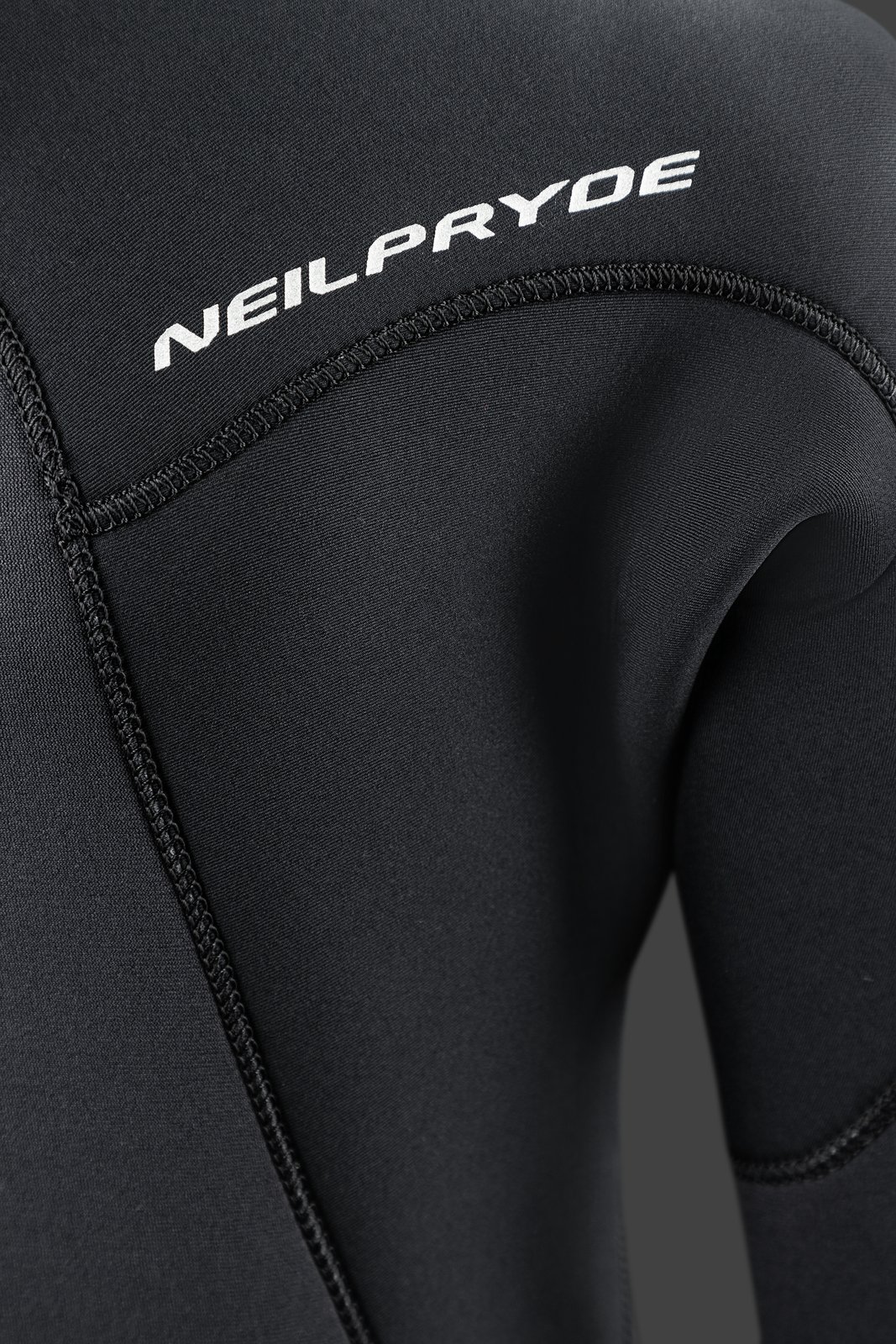 NeilPryde Rental Youth 5/4 2026 gyermek neoprén ruha vállrésze és varrása