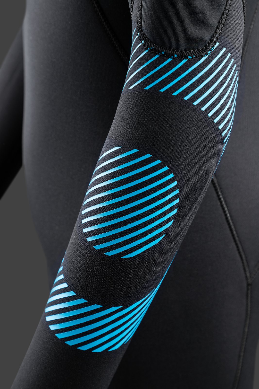 Rental Youth 5/4 2026 gyerek neoprén ruha ujjrész kék mintázattal és varratokkal