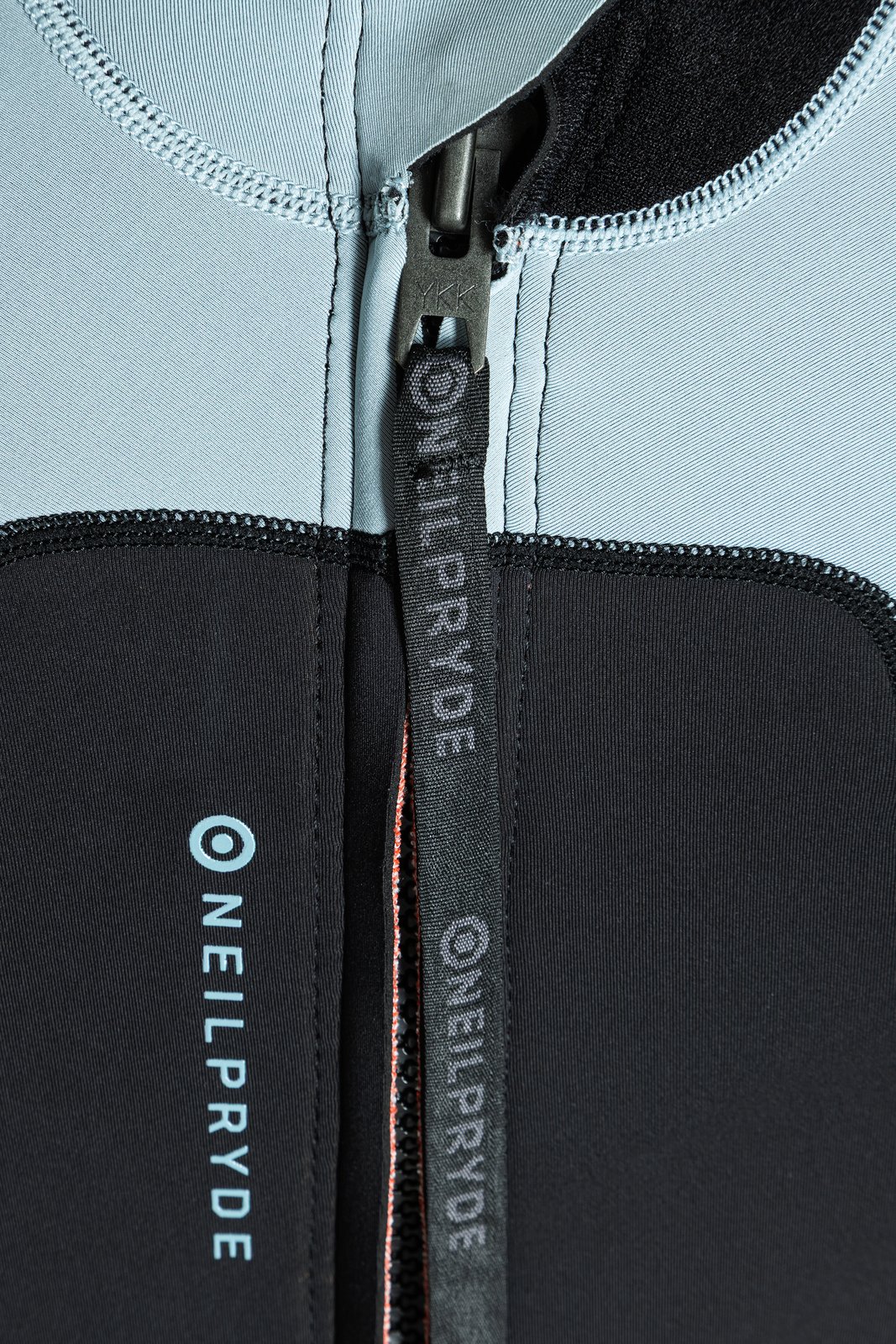 NeilPryde Rise 2/2 Shorty 2026 neopren ruha hátsó YKK cipzár részlete