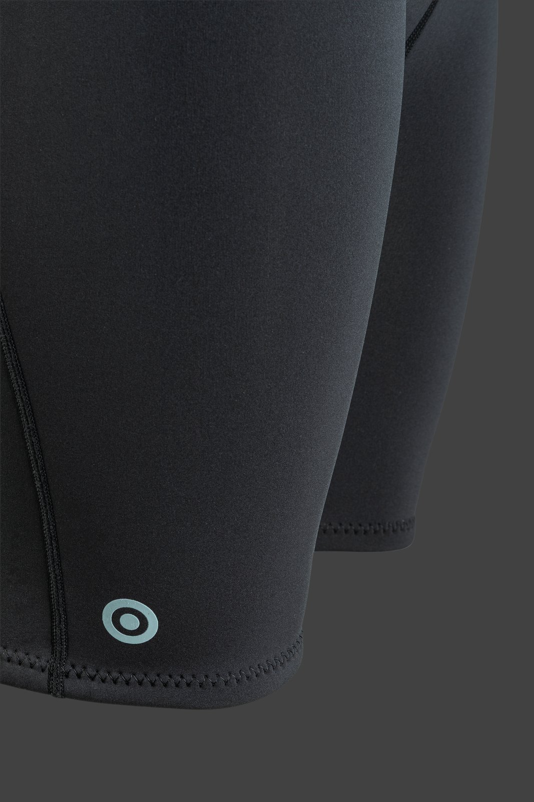 NeilPryde Rise 2/2 Shorty neoprén rövidnadrág részlete Yamamoto neoprén anyagból és tartós varratokkal