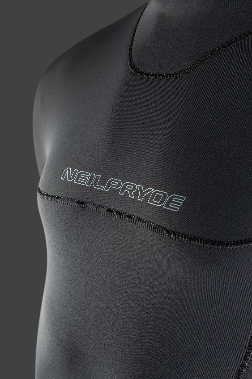 NeilPryde Rise 4/3 GBS Back Zip neopren ruha felső részének részlete