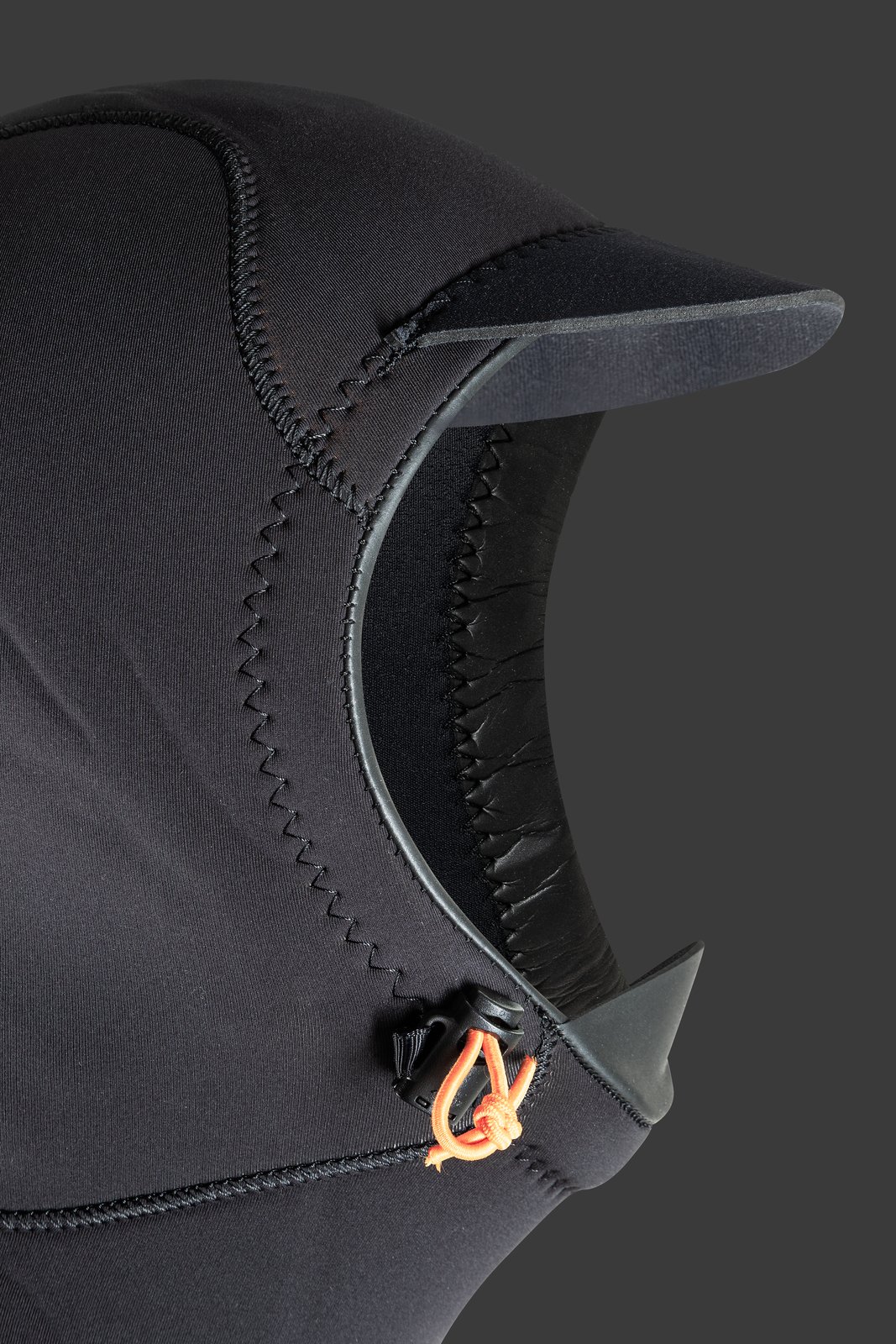 NeilPryde Rise 5/4 Hooded GBS FZ 2026 neoprén ruha integrált kapucnija és állítható zsinórja