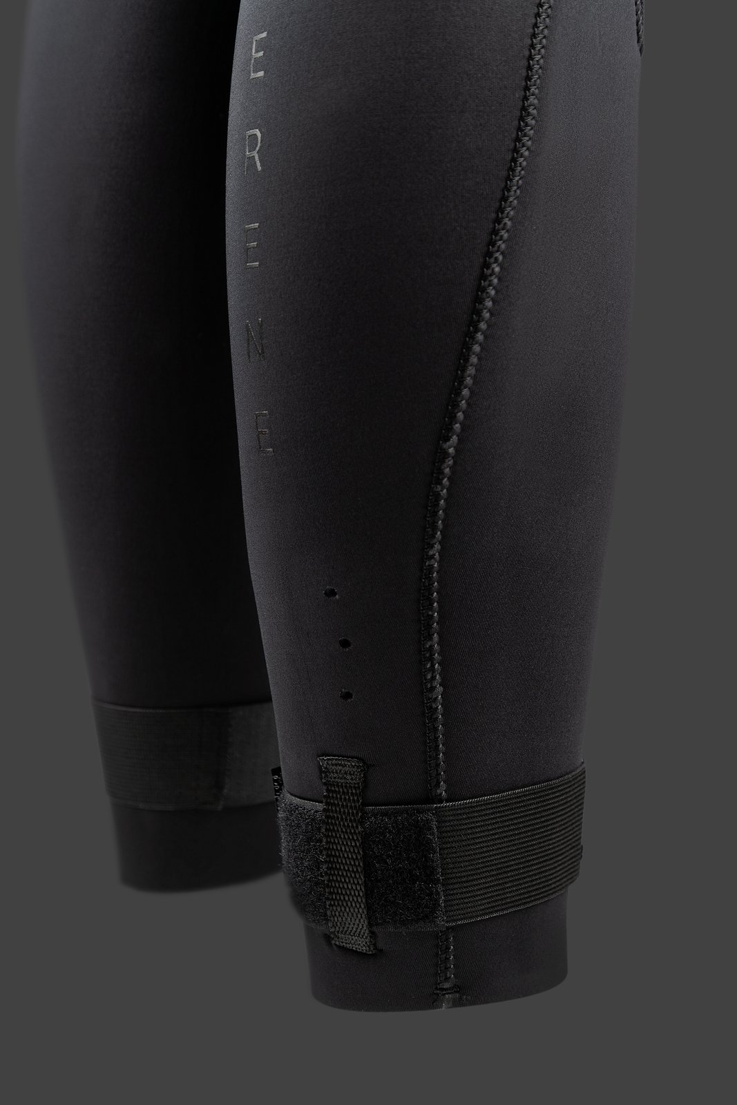 Serene 5/4 GBS női neoprén ruha vádli részlete tépőzáras bokapánttal és vízelvezető lyukakkal