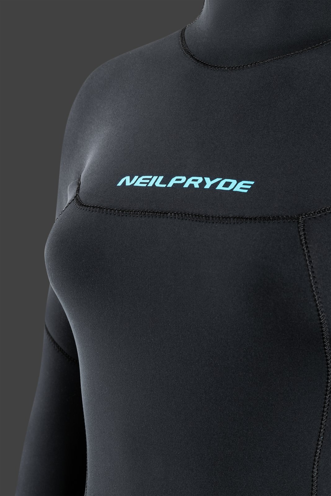 NeilPryde Spark 5/4 Fullsuit BZ 2025 női neoprén ruha felső része a mellkason lévő márkajelzéssel