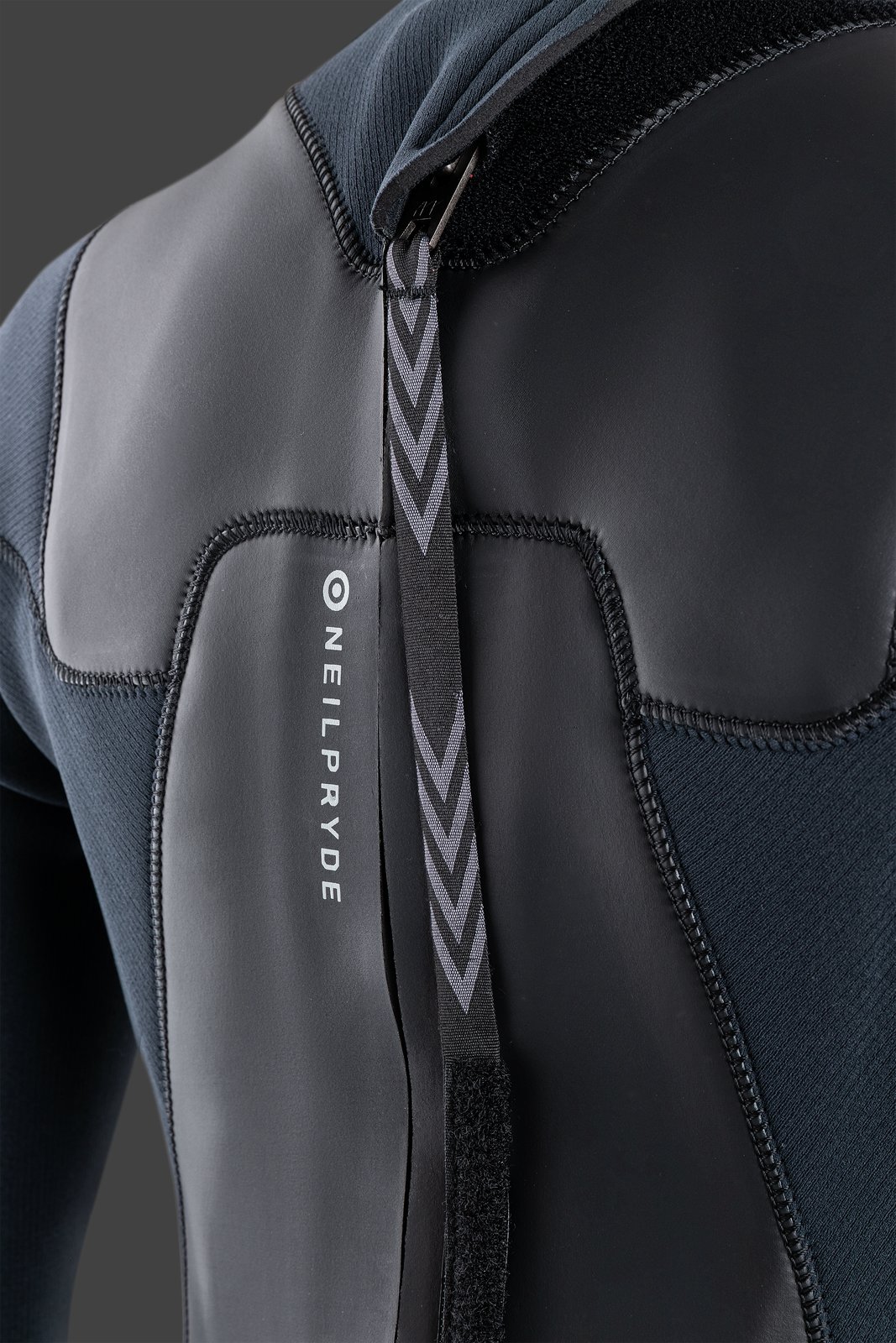 NeilPryde Storm 5/4 BZ 2026 női szörfruha hátsó cipzáras E3 Entry megoldása és G3 Armor Skin felülete