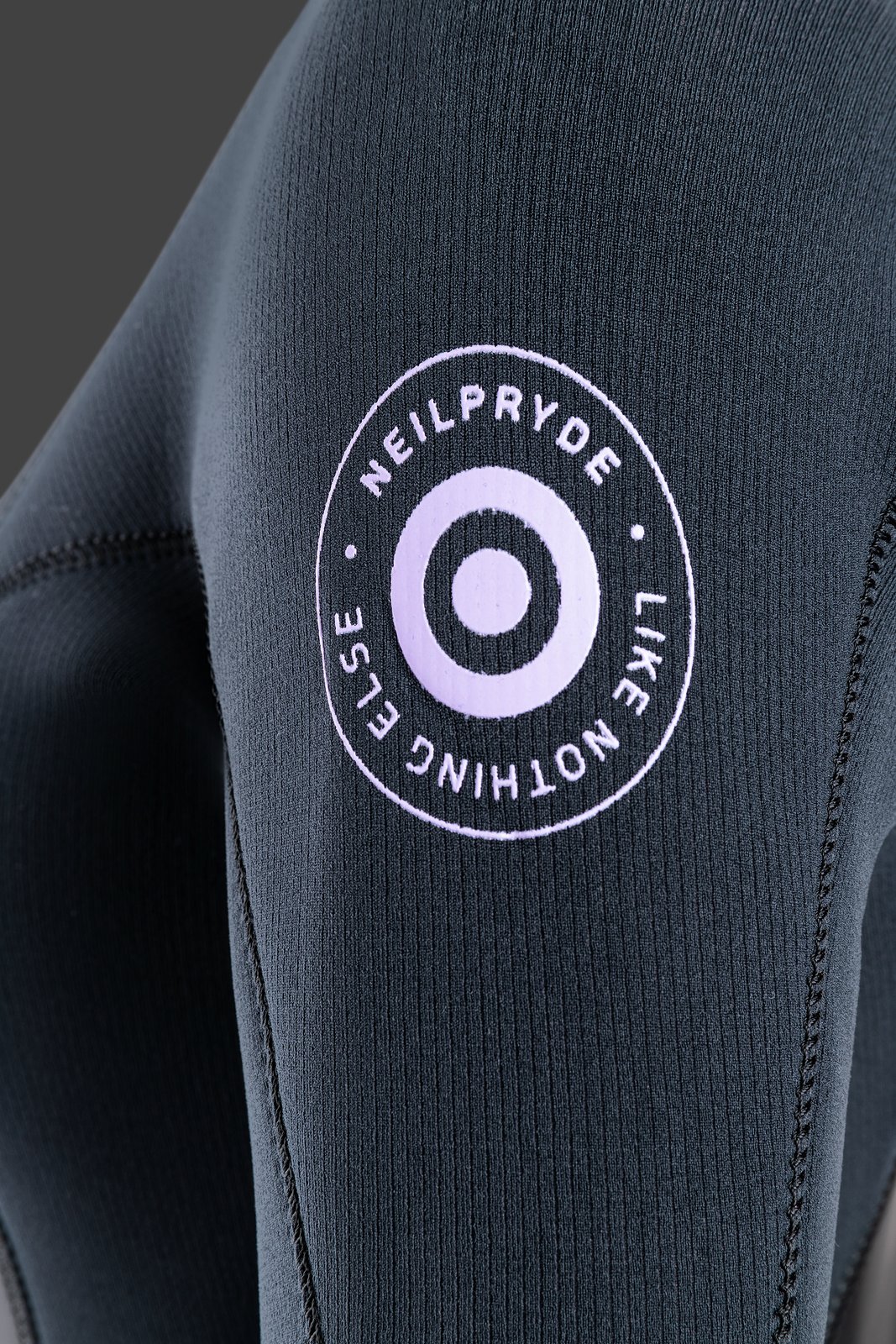 NeilPryde Storm 5/4 BZ női neoprén ruha részletes felülete G3 Armor Skin technológiával