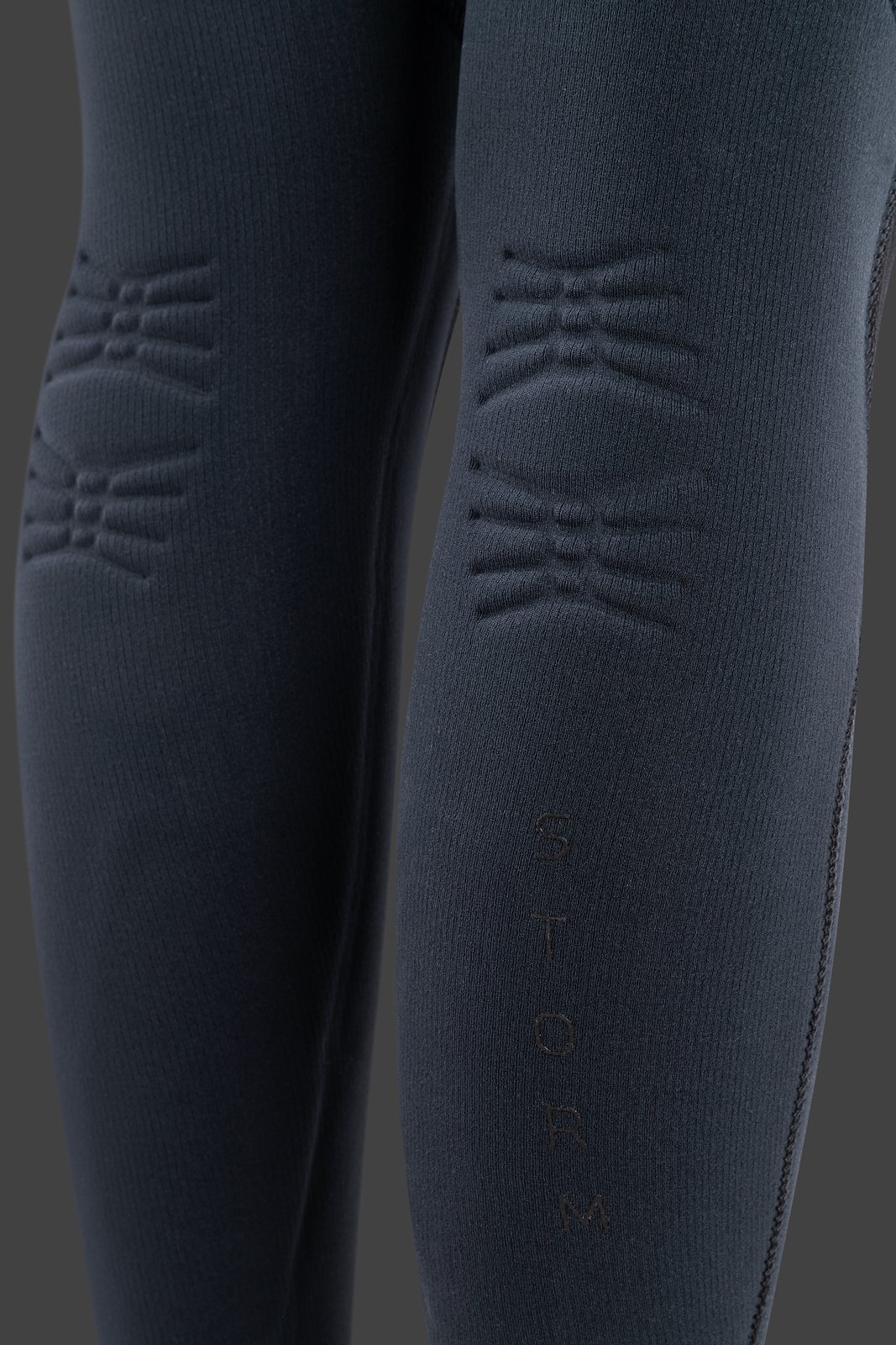 Storm 5/4 BZ 2026 női neoprén ruha megerősített térdrész és Storm márkajelzés