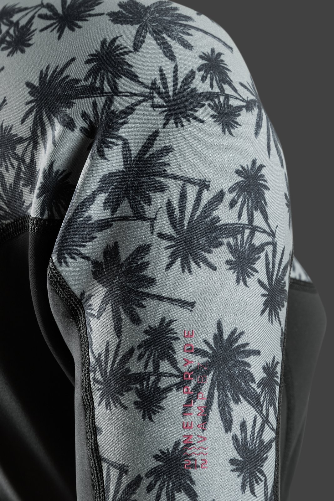 NeilPryde Vamp 2/2 Shorty nyári neoprénruha pálmafás mintás karja és vállrésze