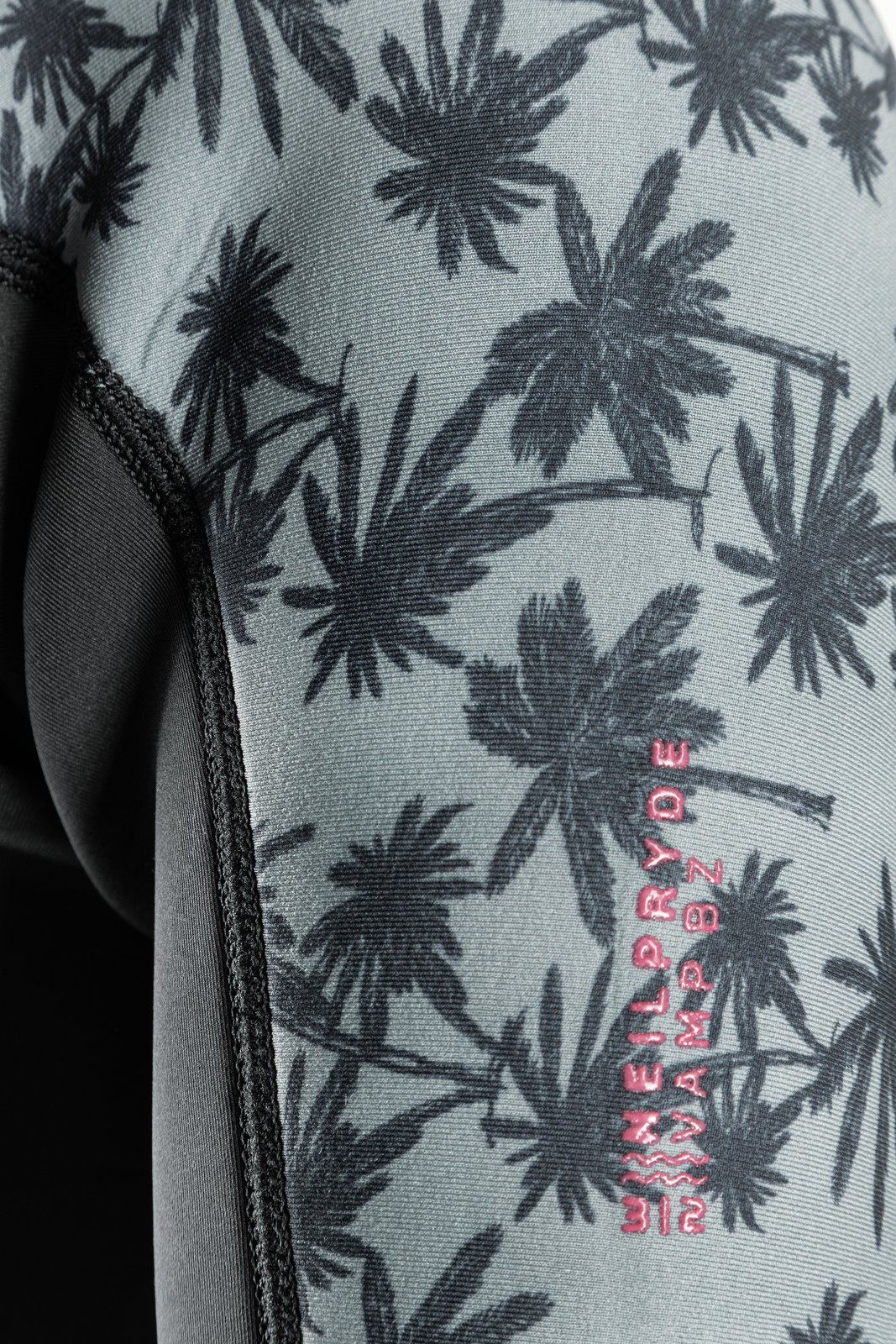 NeilPryde Vamp 3/2 Steamer neoprén ruha pálmafás mintázatú részlete és varrása