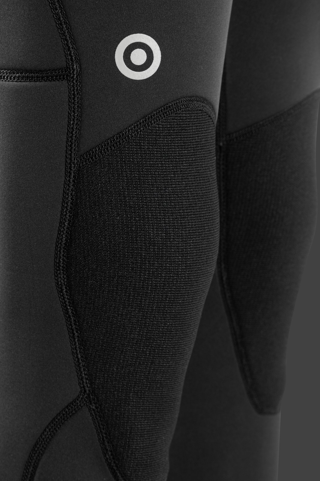 Vamp 3/2 Steamer neoprén ruha megerősített térdrészlete és anyagkialakítása