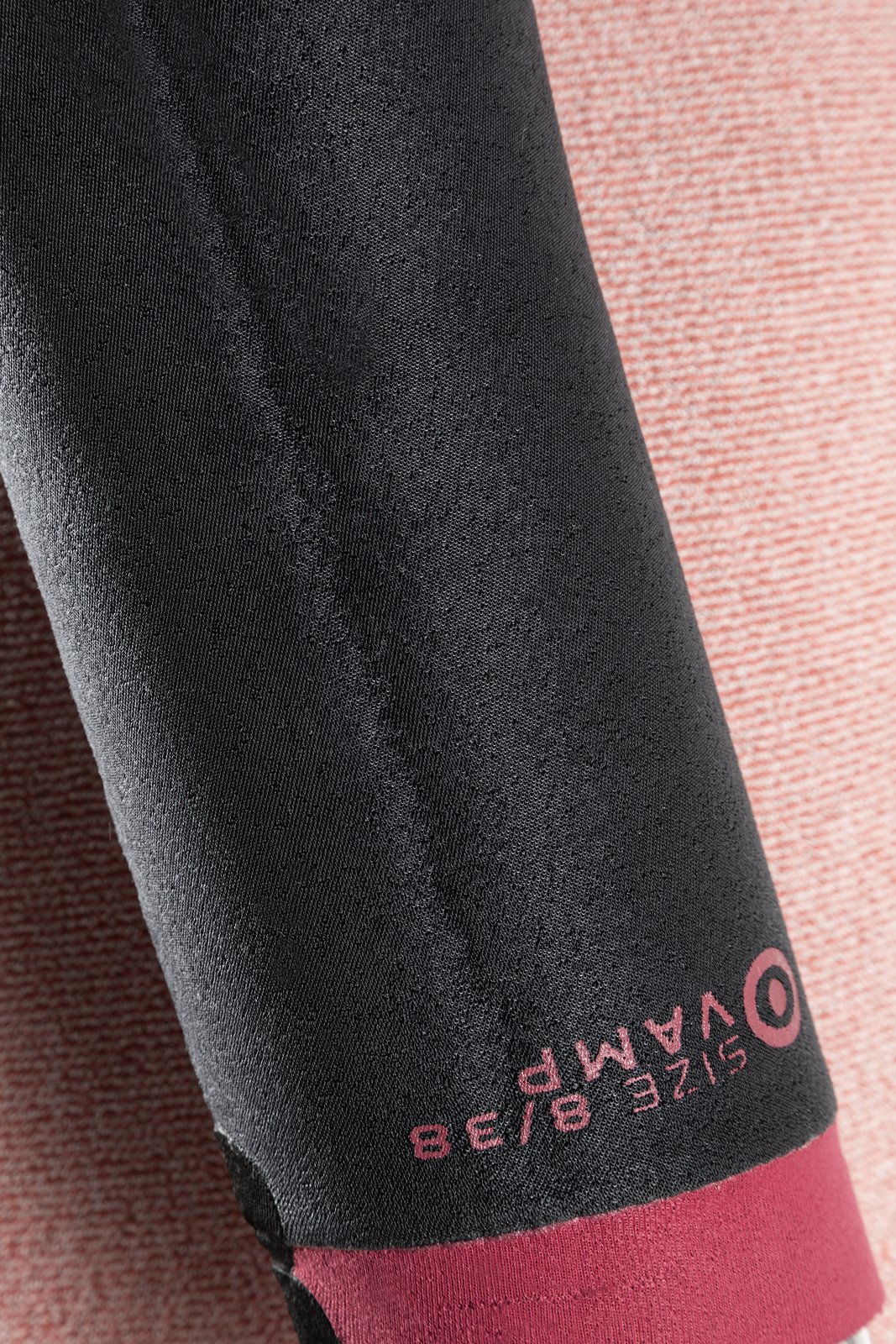 Vamp 5/4 Hooded GBS FZ 2026 neopron szörföltő ujjrészlet méretjelöléssel