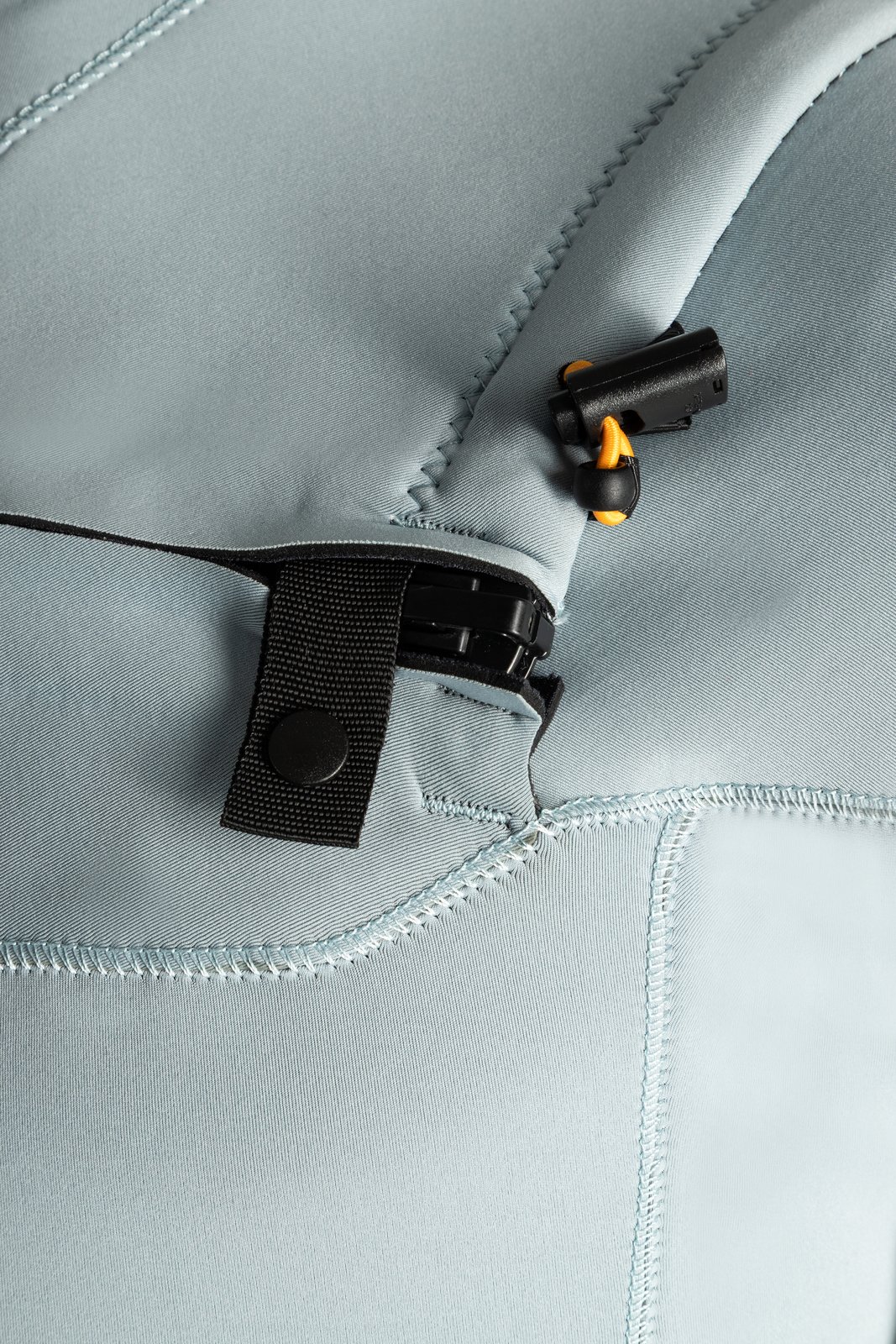 Wizard 2/2 Shorty 2026 neopren ruha elülső Quick Zip cipzáras záródása