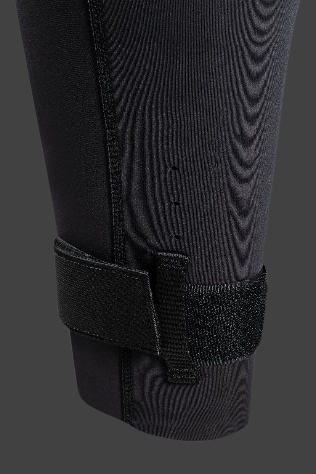 Wizard 2.5 Long John 2026 neoprén ruha állítható bokarögzítő részlete