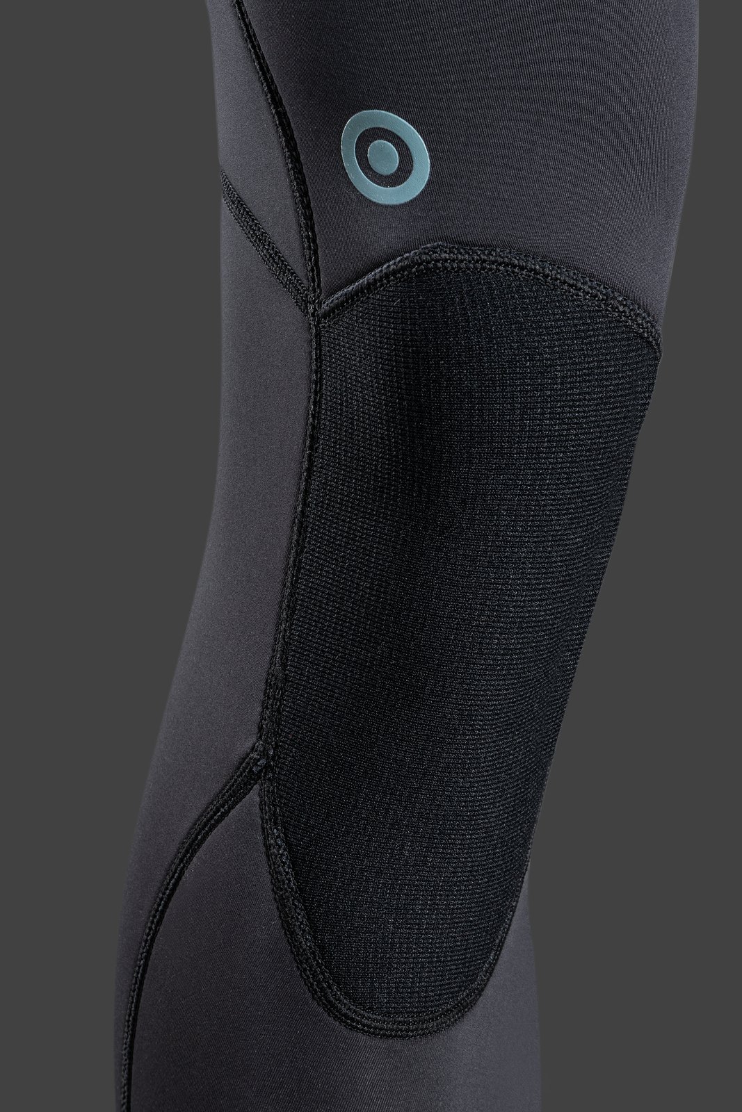 Wizard 2.5 Long John 2026 neopren ruha megerősített térdvédő részlete