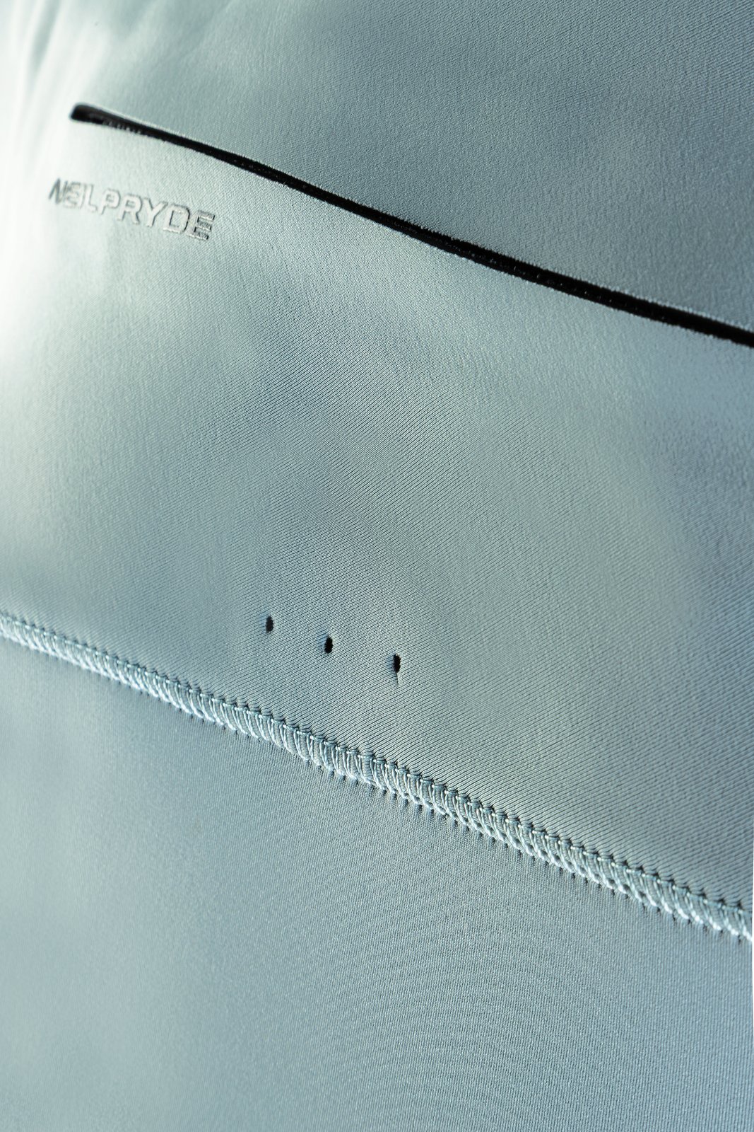 NeilPryde Wizard 3/2 Shorty L/S GBS FZ 2026 szörfös neoprén ruha anyagának és varrásának közeli részlete