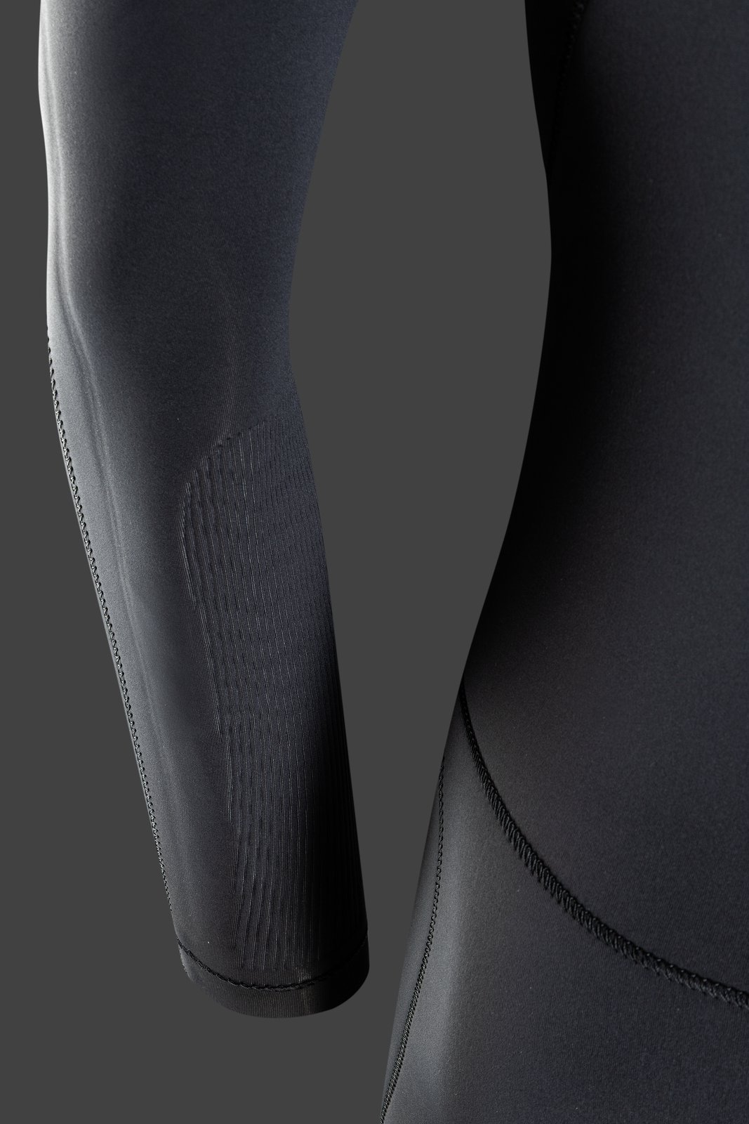 Wizard 4/3 Fullsuit GBS FZ 2026 neopren ruha részlete a kar és törzs illesztésénél