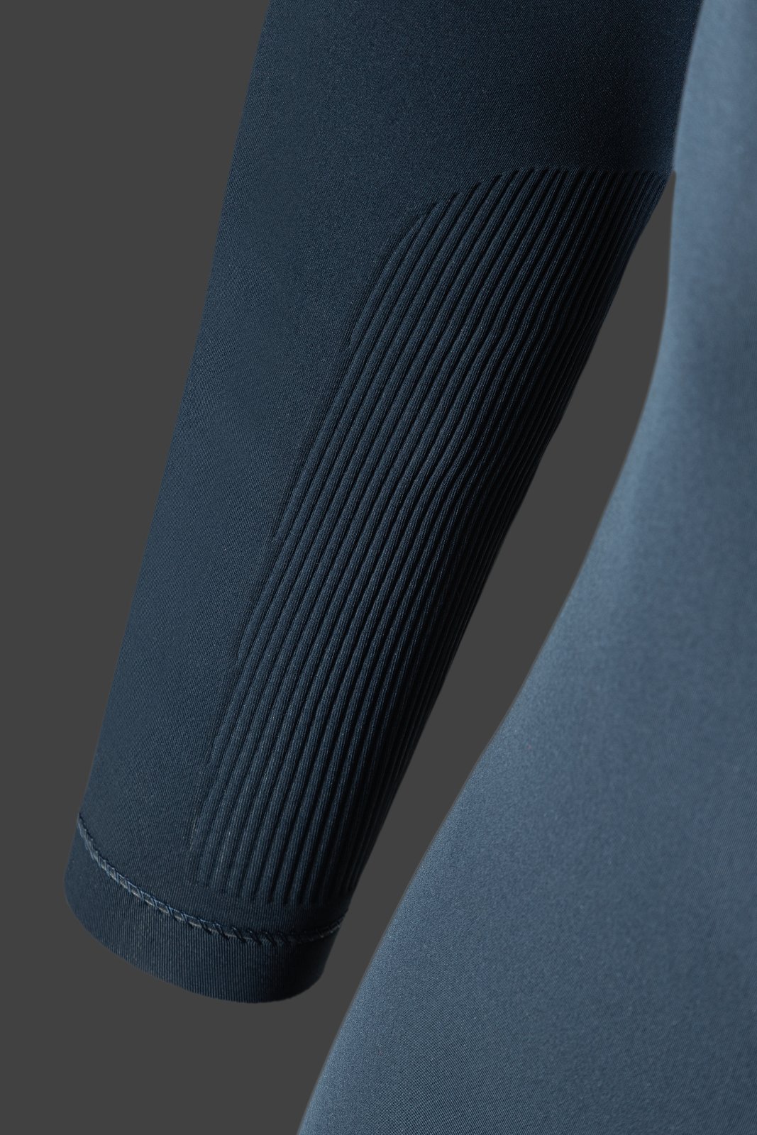 Wizard Prism 3/2 Shorty L/S 2026 neoprén ruha rugalmas bordázott könyökrész részlete