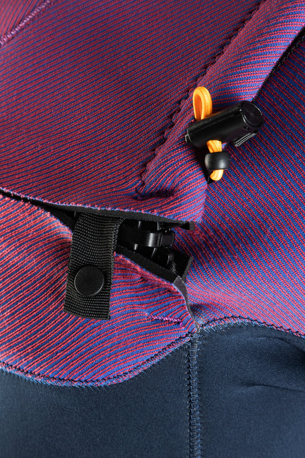 Wizard Prism 3/2 shorty neoprén ruha mellkasi cipzáras kialakítása és összehúzó zsinórja