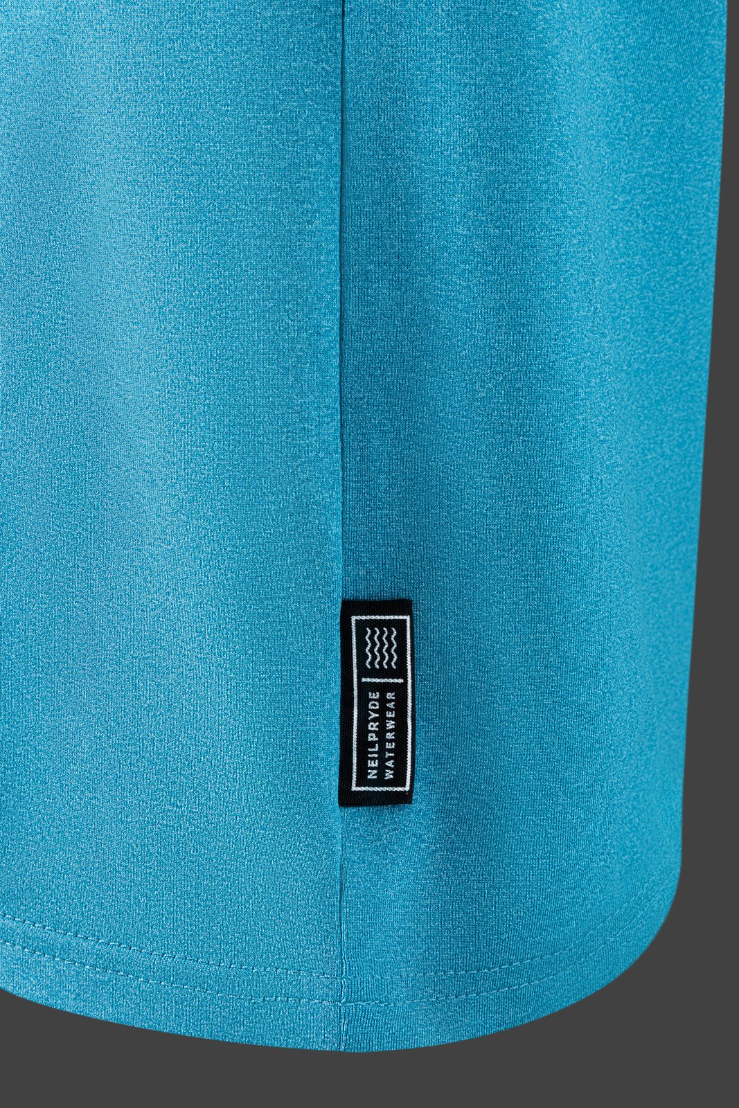 NeilPryde Nano Tee S/S 2026 technikai póló részletkép Aqua silk anyagból