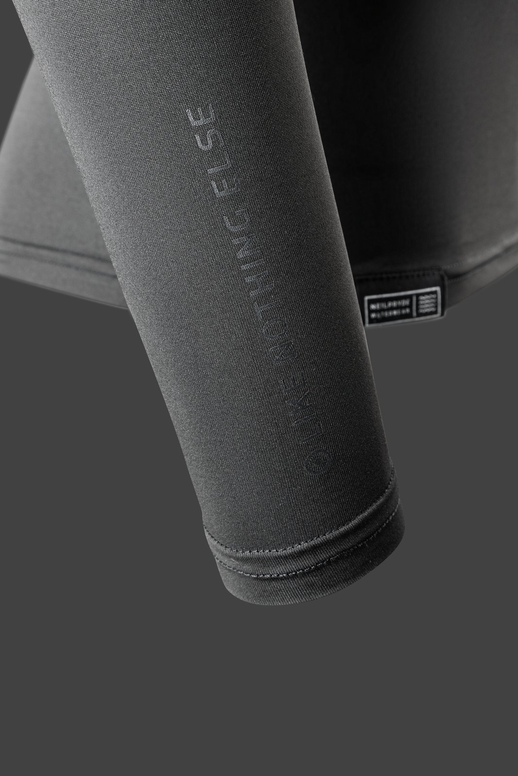 NeilPryde Rise hosszú ujjú UV-védő rashguard szürke színben, gyorsan száradó rugalmas anyagból