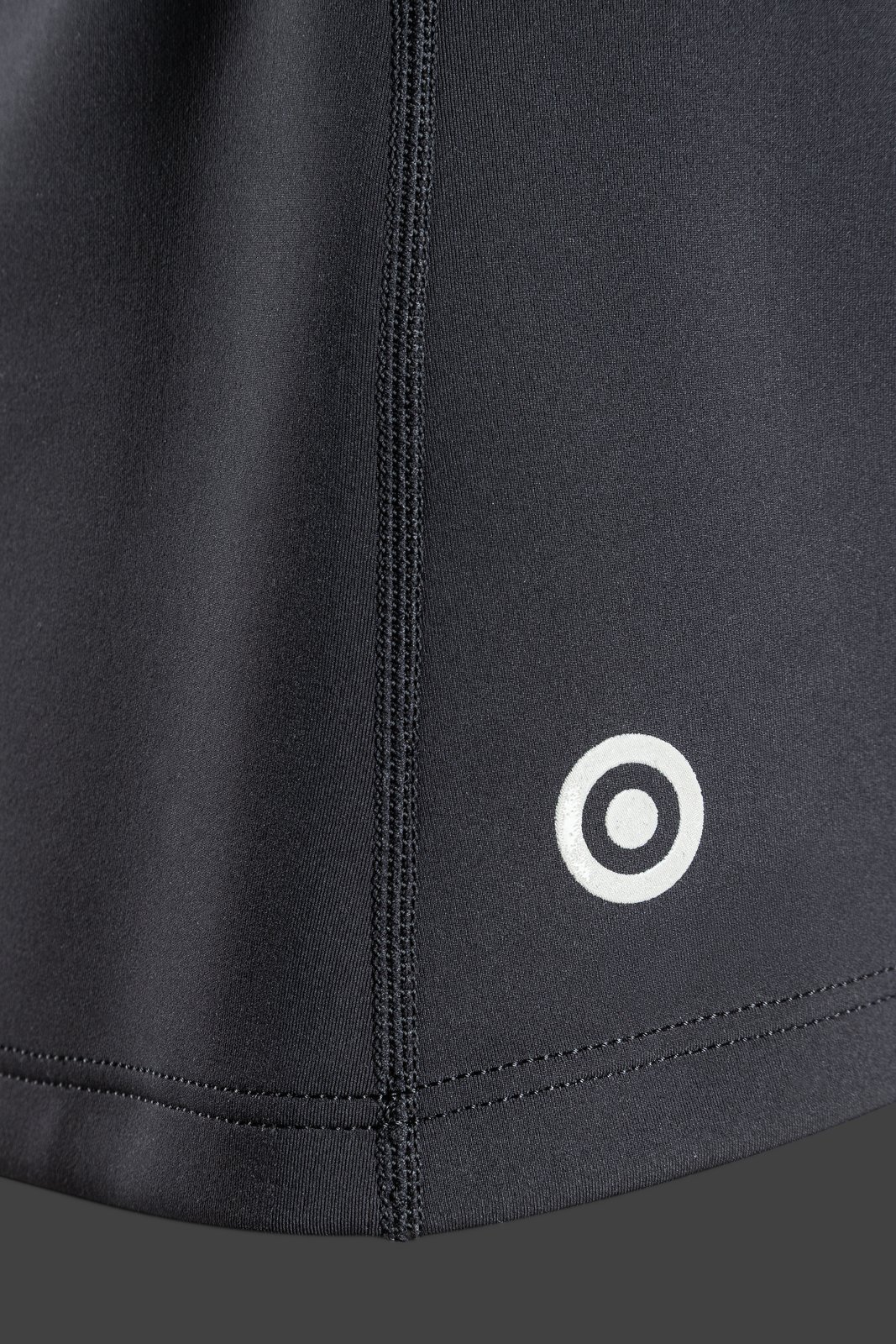 Stormchaser Jacket 2026 fekete technikai kabat anyagának és varrásának részlete