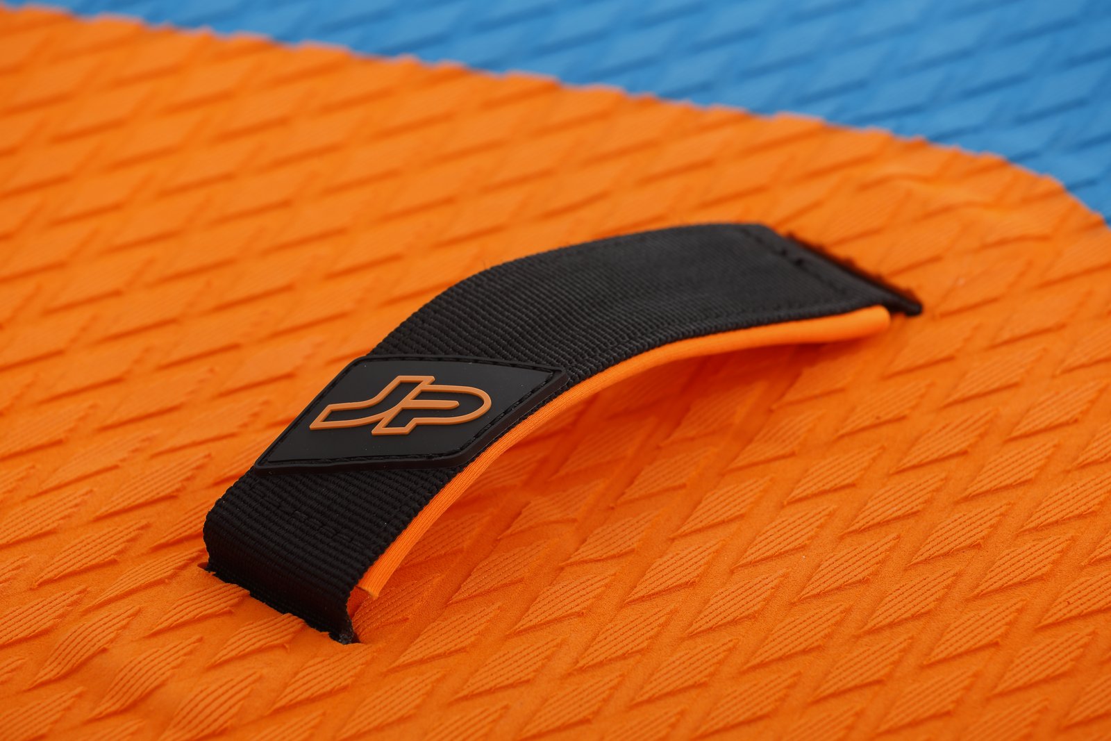 JP SurfAir SE 3DS 2025 felfújható SUP deszka narancssárga csúszásgátló deckpad felület és márka logóval ellátott hordozófogantyú