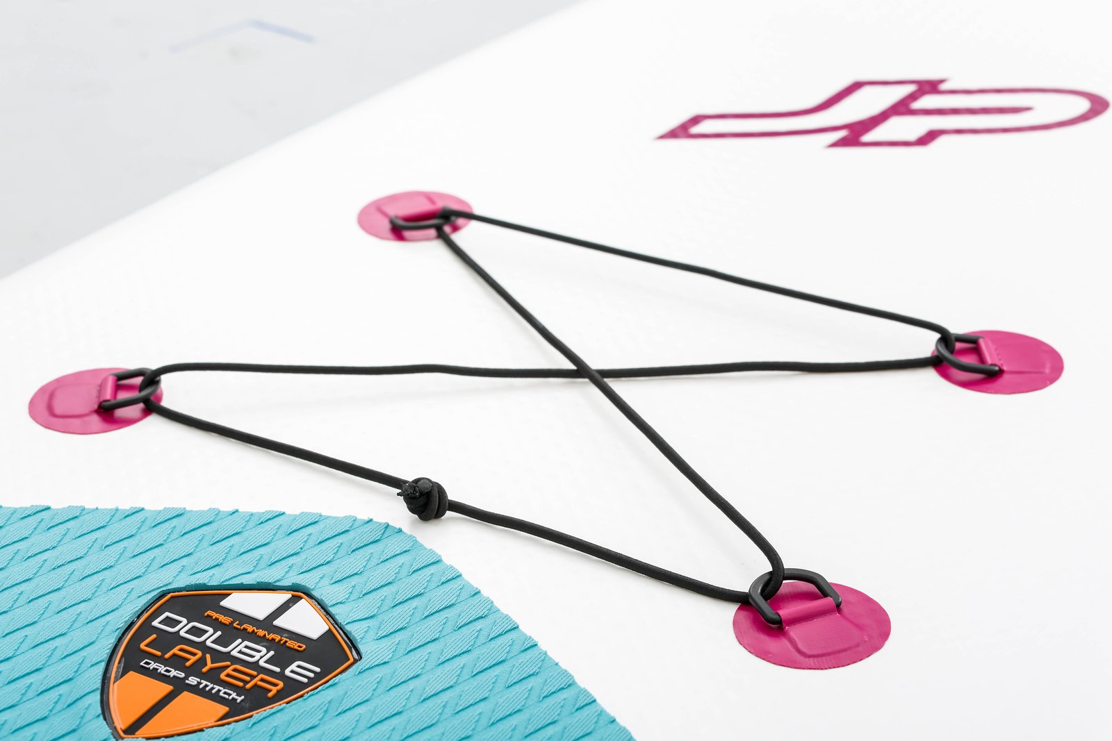 JP Australia Venus 5 LE 2025 SUP deszka csomagrögzítő gumikötélzete és Double Layer Drop Stitch technológia részlete