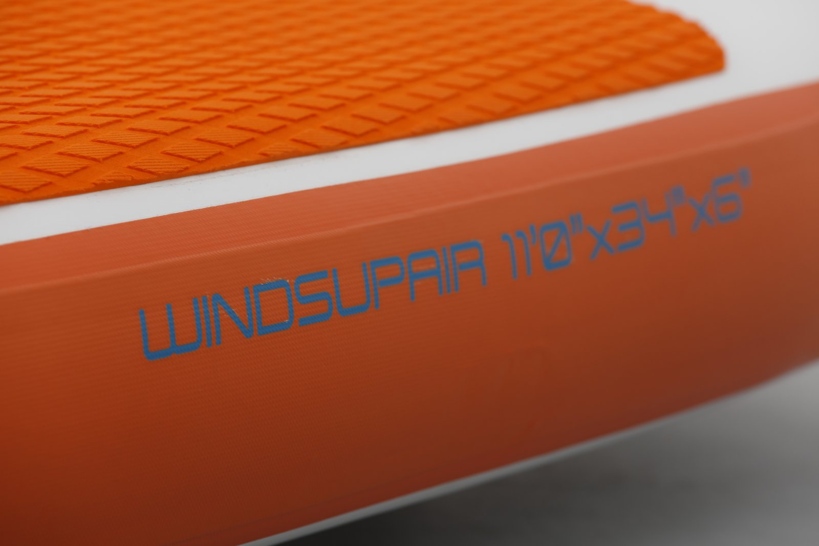 JP-Australia WindsupAir SL 2025 felfújható windsurf és SUP deszka narancssárga csúszásgátló deckpaddel és modelljelöléssel