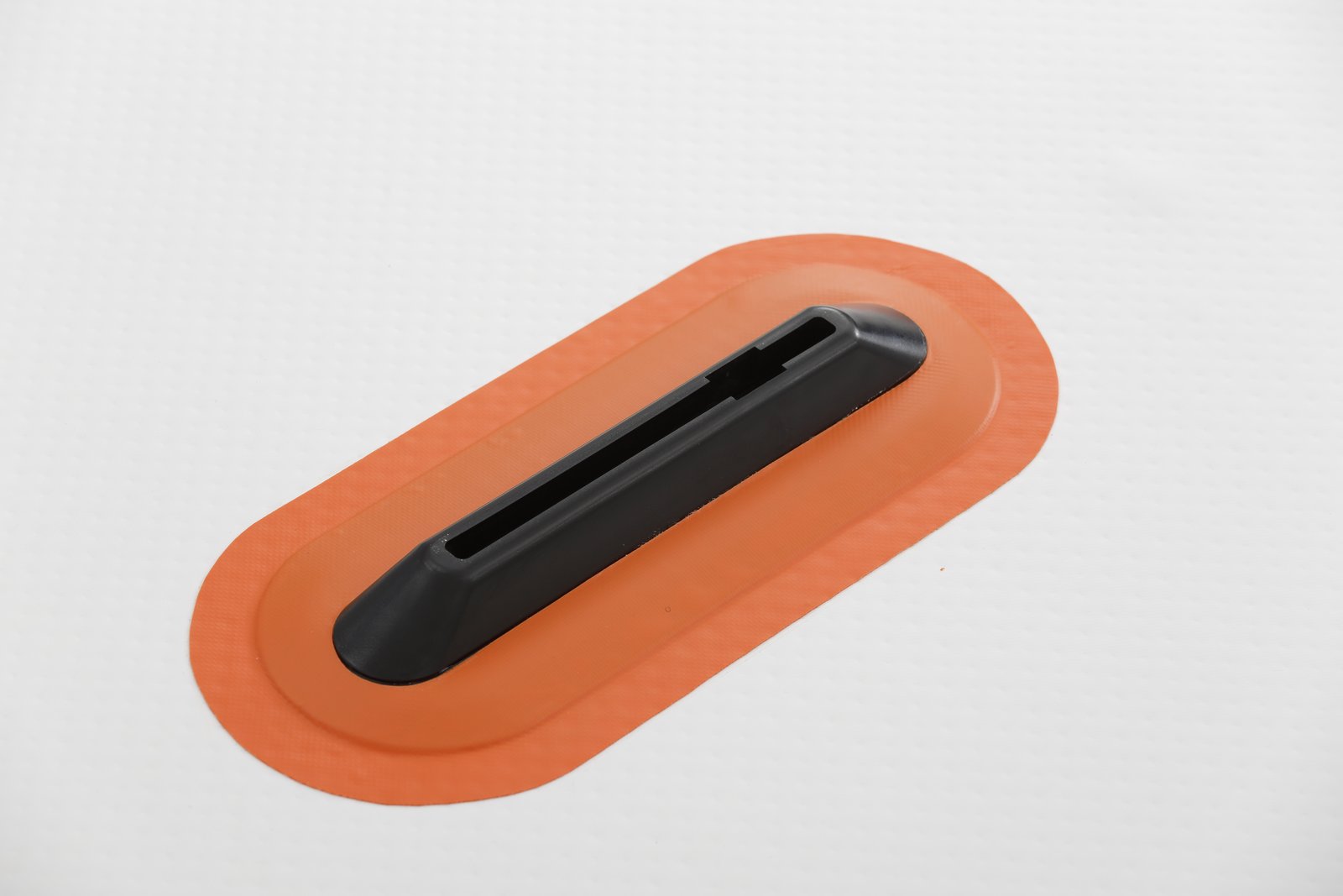 JP-Australia WindsupAir SL 2025 felfújható SUP deszka részlete, középső uszonyház rögzítési ponttal