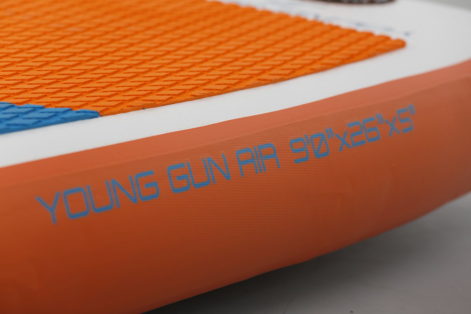 Fanatic Young Gun Air SL 2025 gyerek felfújható SUP deszka narancssárga színű deckpad borítással