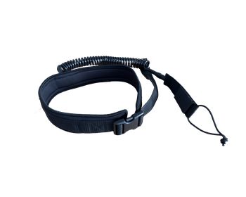 fekete Hip Leash PRO 2026 derékra rögzíthető spirálos leash wingfoilinghoz és SUP-hoz