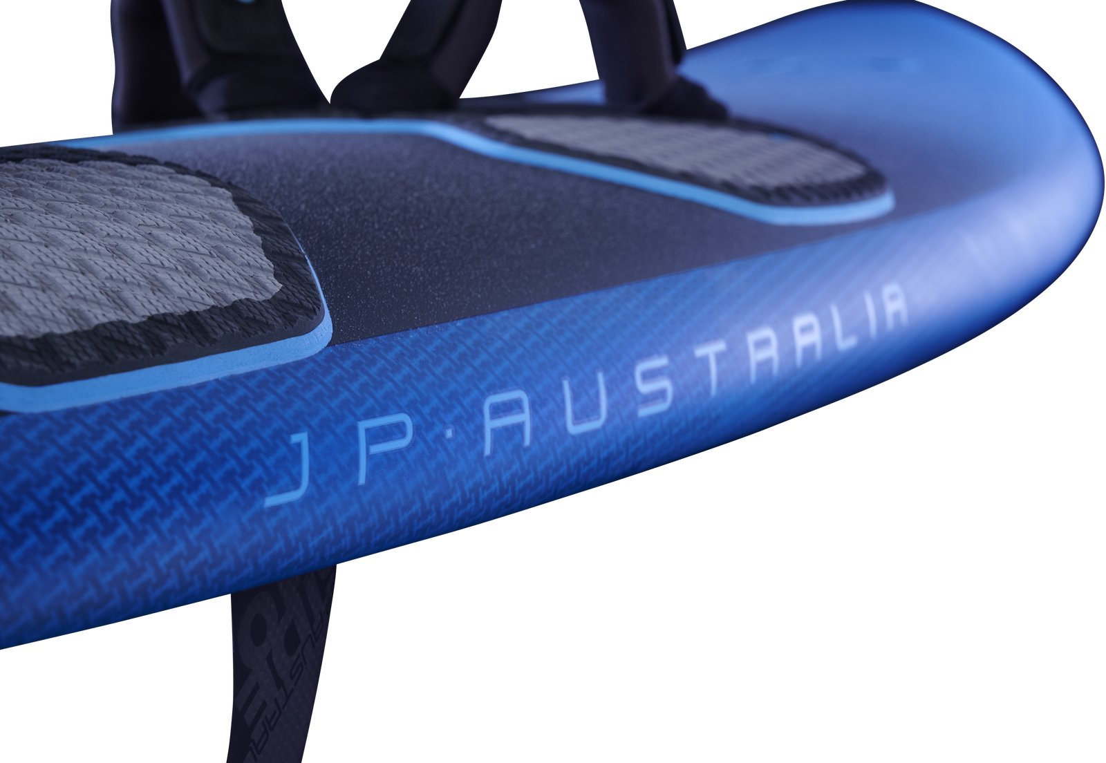 JP Australia Freestyle Wave 2025 windsurf deszka részletkép a deckpadról és a feliratról