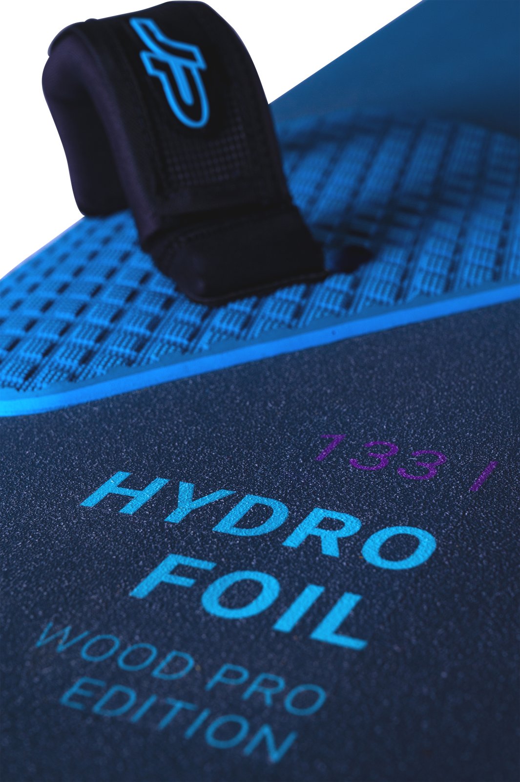 JP HydroFoil 133 Wood Pro Edition windsurf deszka részlete lábtartó papuccsal