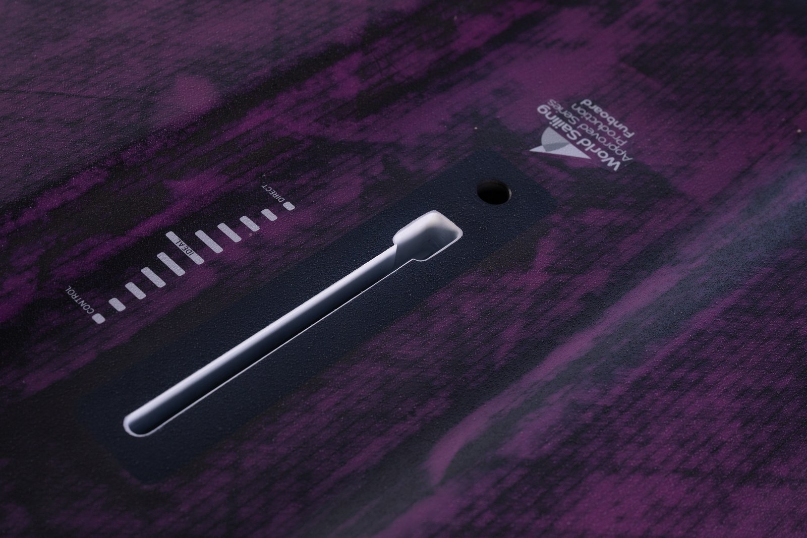 HydroFoil Slalom 2026 szörfdeszka árbocnyílása az integrált vitorlápozicionáló skálával